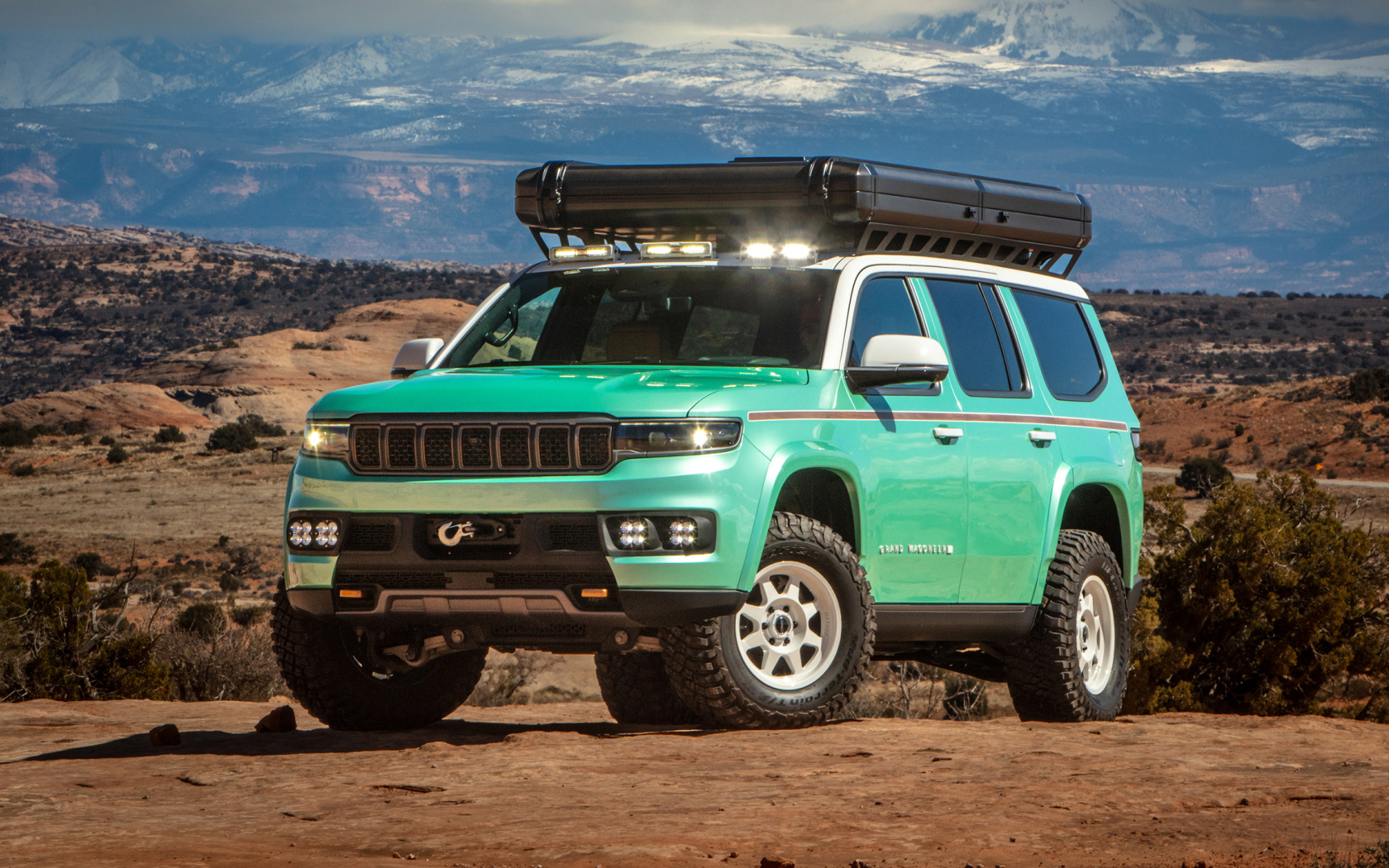 Зеленый внедорожник Jeep Vacationeer Concept 2024 года