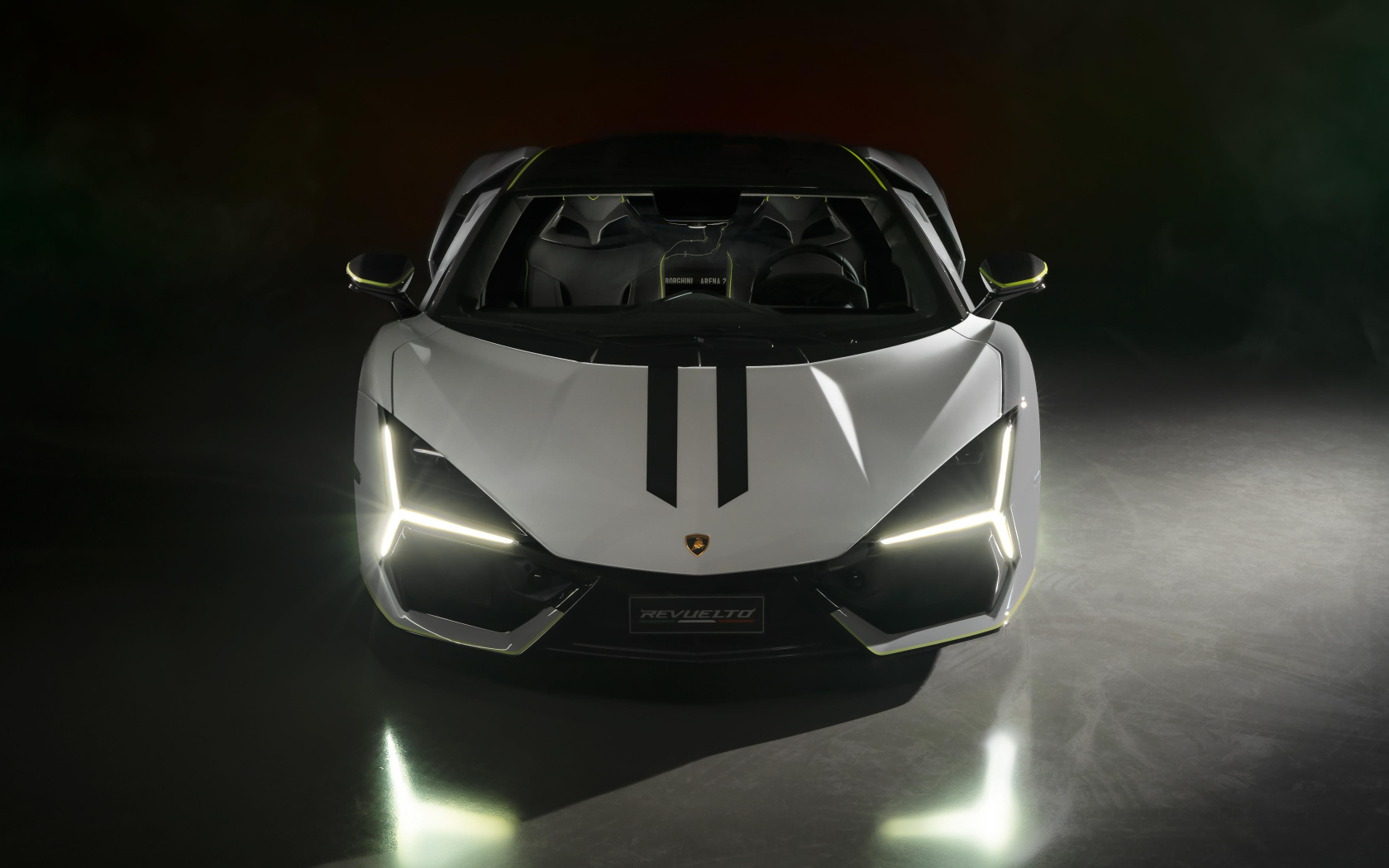 Автомобиль  Lamborghini Revuelto Ad Personam 2024 года вид спереди