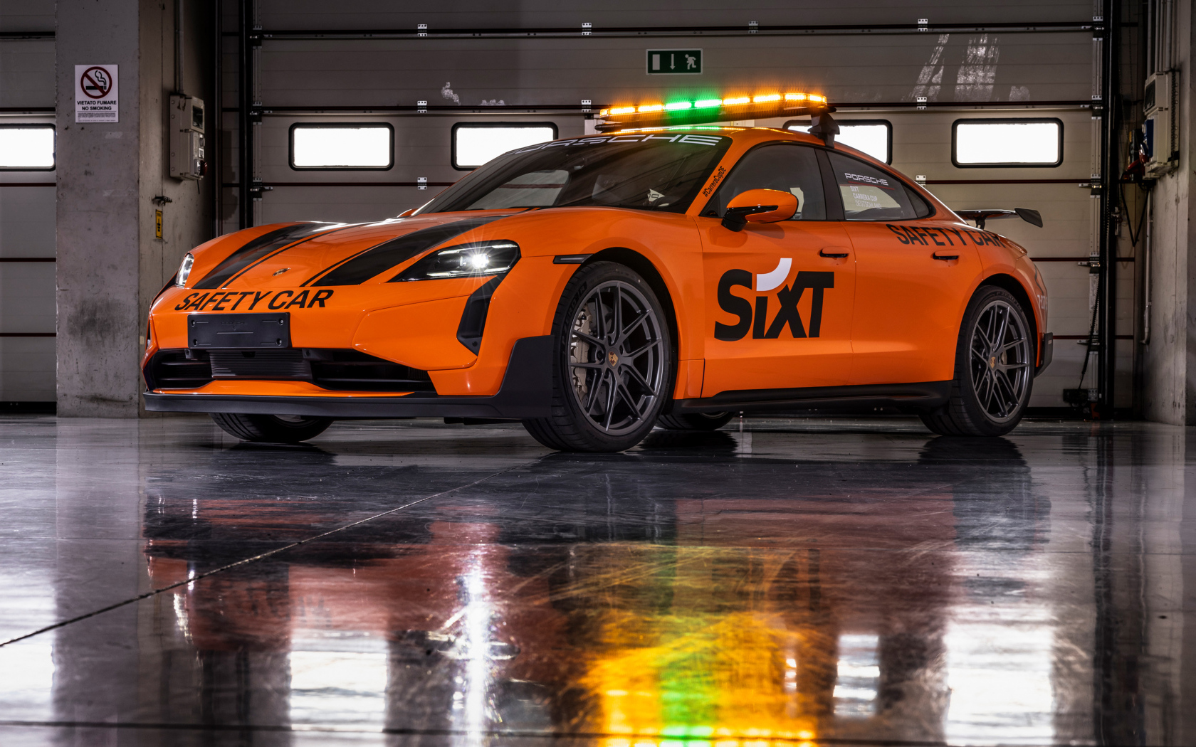 Оранжевый автомобиль Porsche Taycan Turbo GT SIXT Carrera Cup Deutschland Safety Car 2024 года