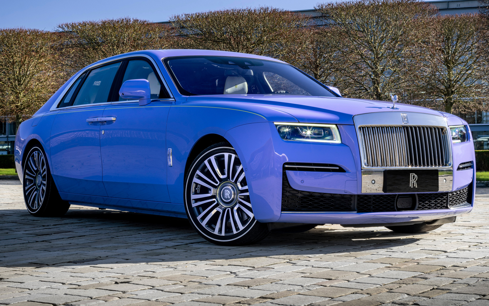 Дорогой автомобиль Rolls-Royce Ghost Extended Expressionism 2024 года