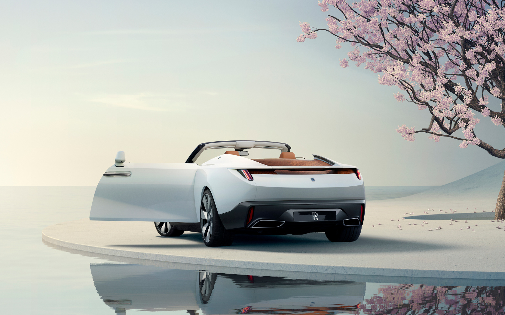 Вид сзади на автомобиль Rolls-Royce Arcadia Droptail с  открытыми дверями