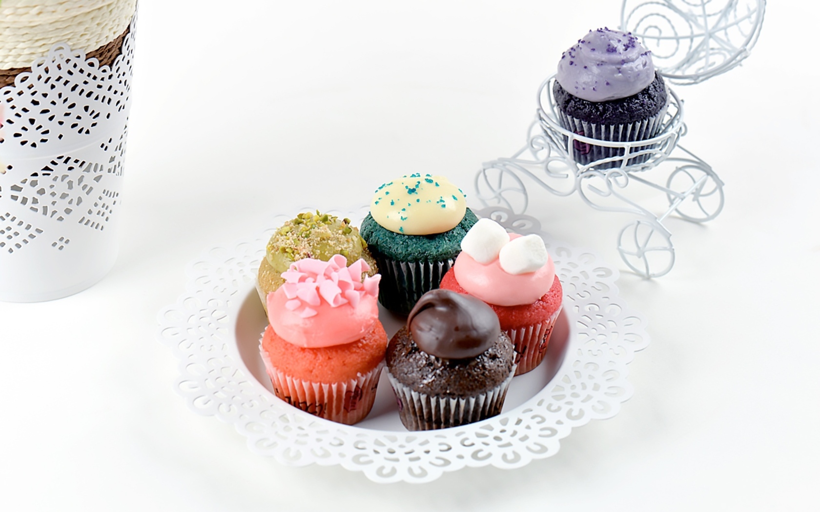 Аппетитные сладкие кексы с кремом