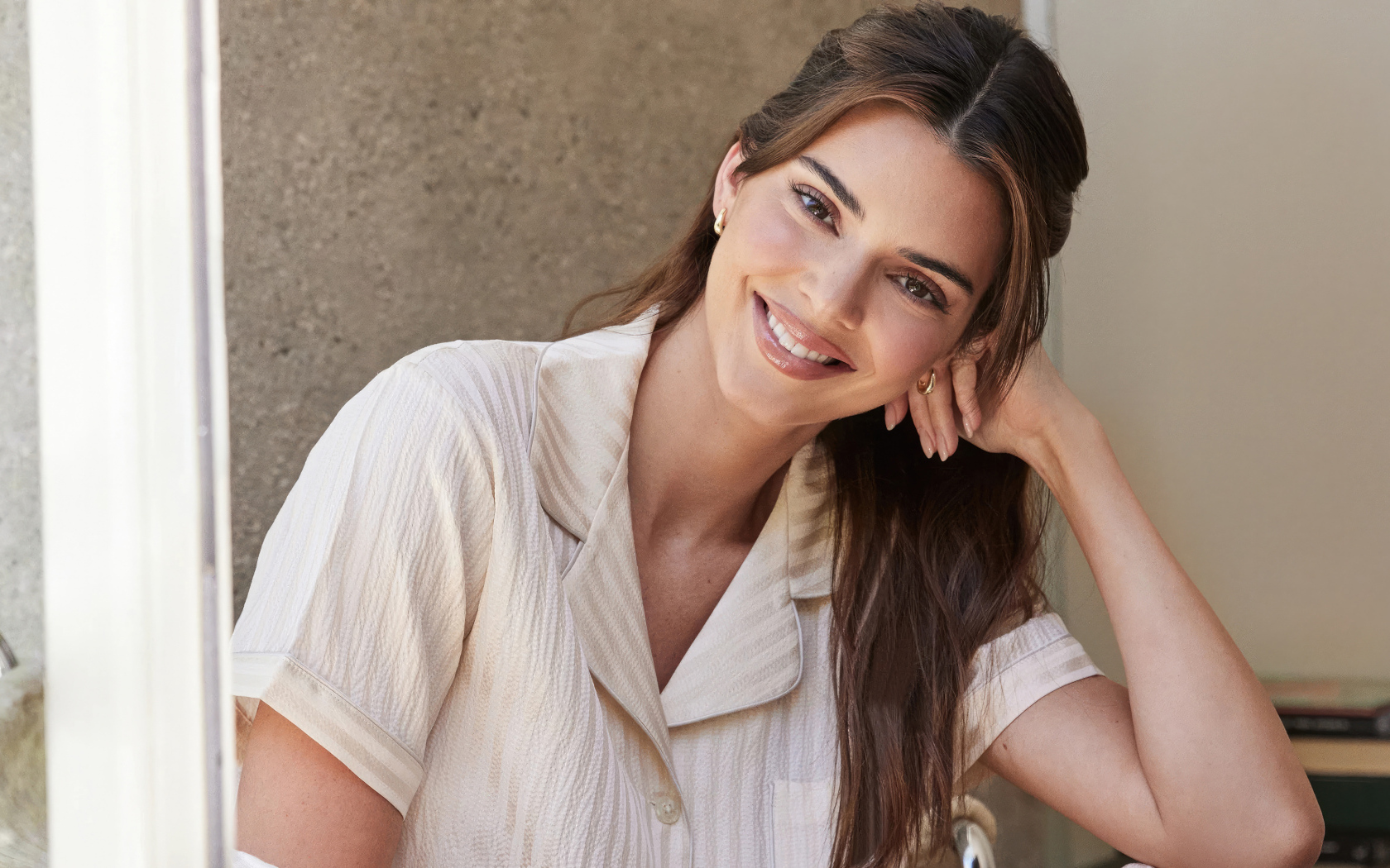 Милая улыбка модели Кендалл Дженнер