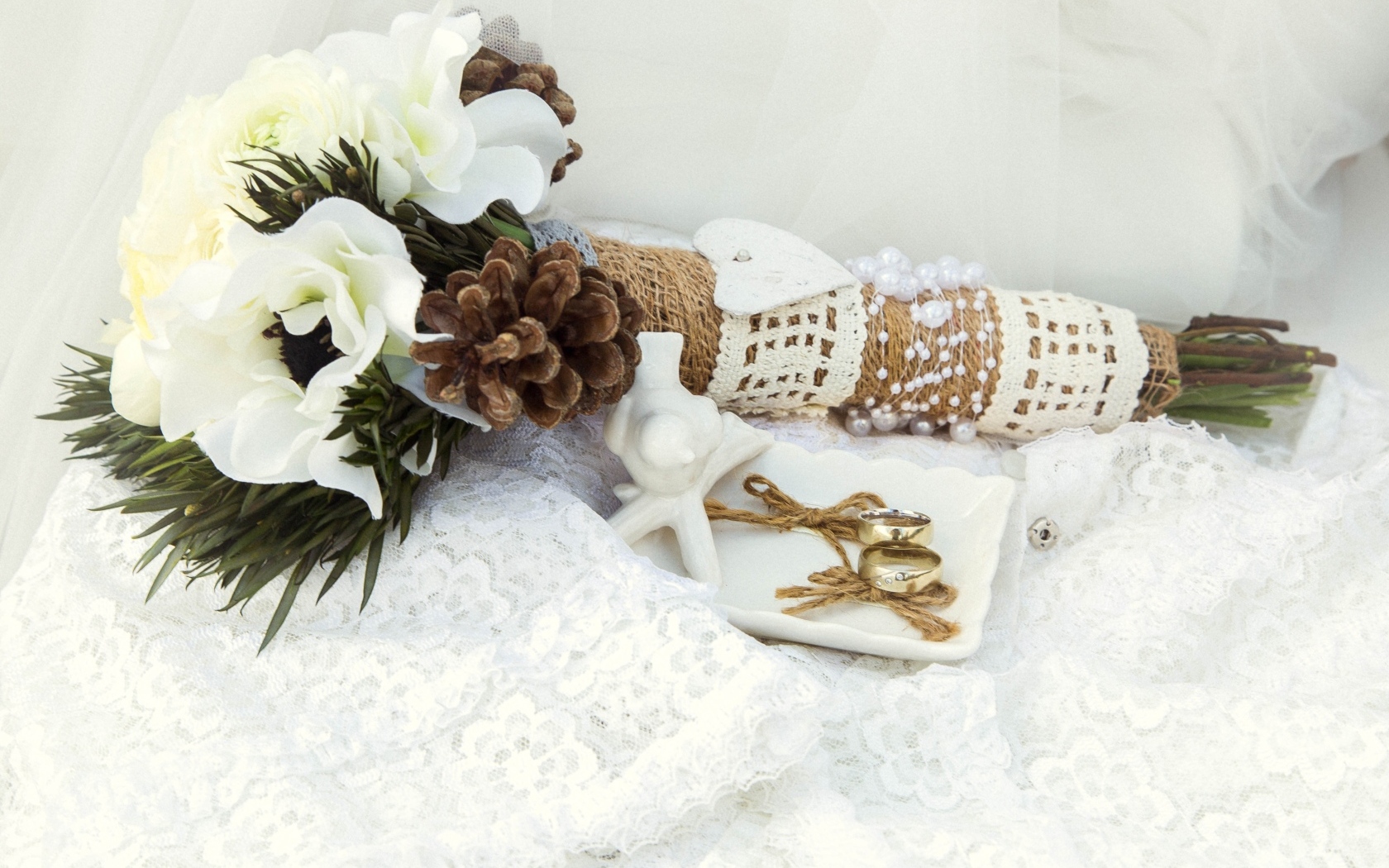 Свадебный букет с обручальными кольцами