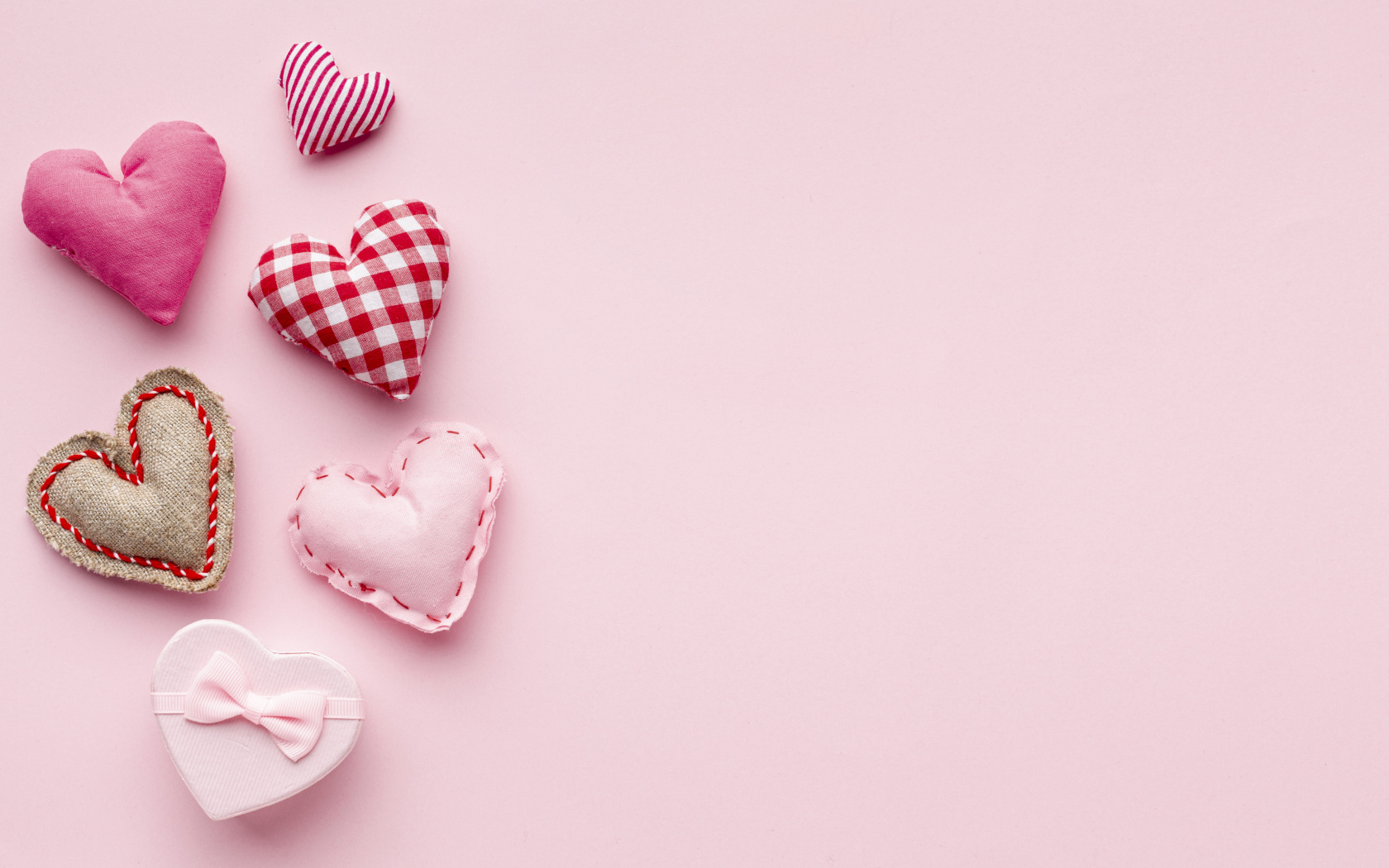 Маленькие тканевые сердечки