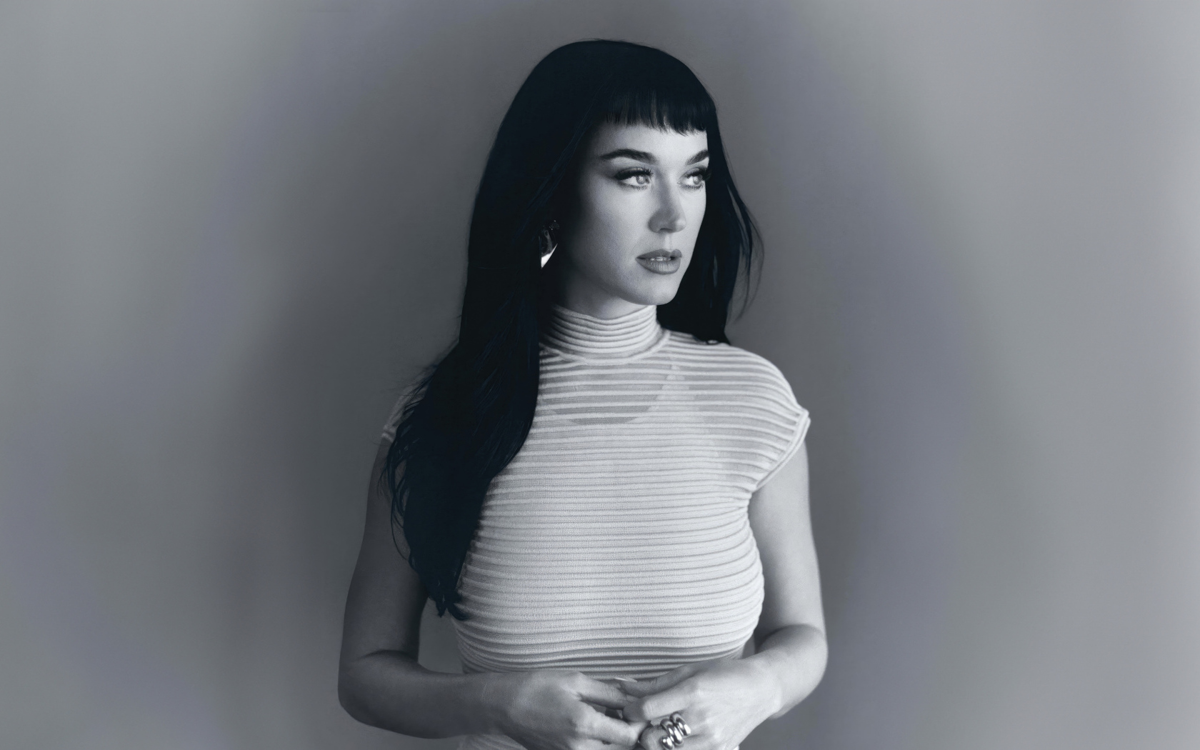 Американская певица Кэти Перри черно-белое фото