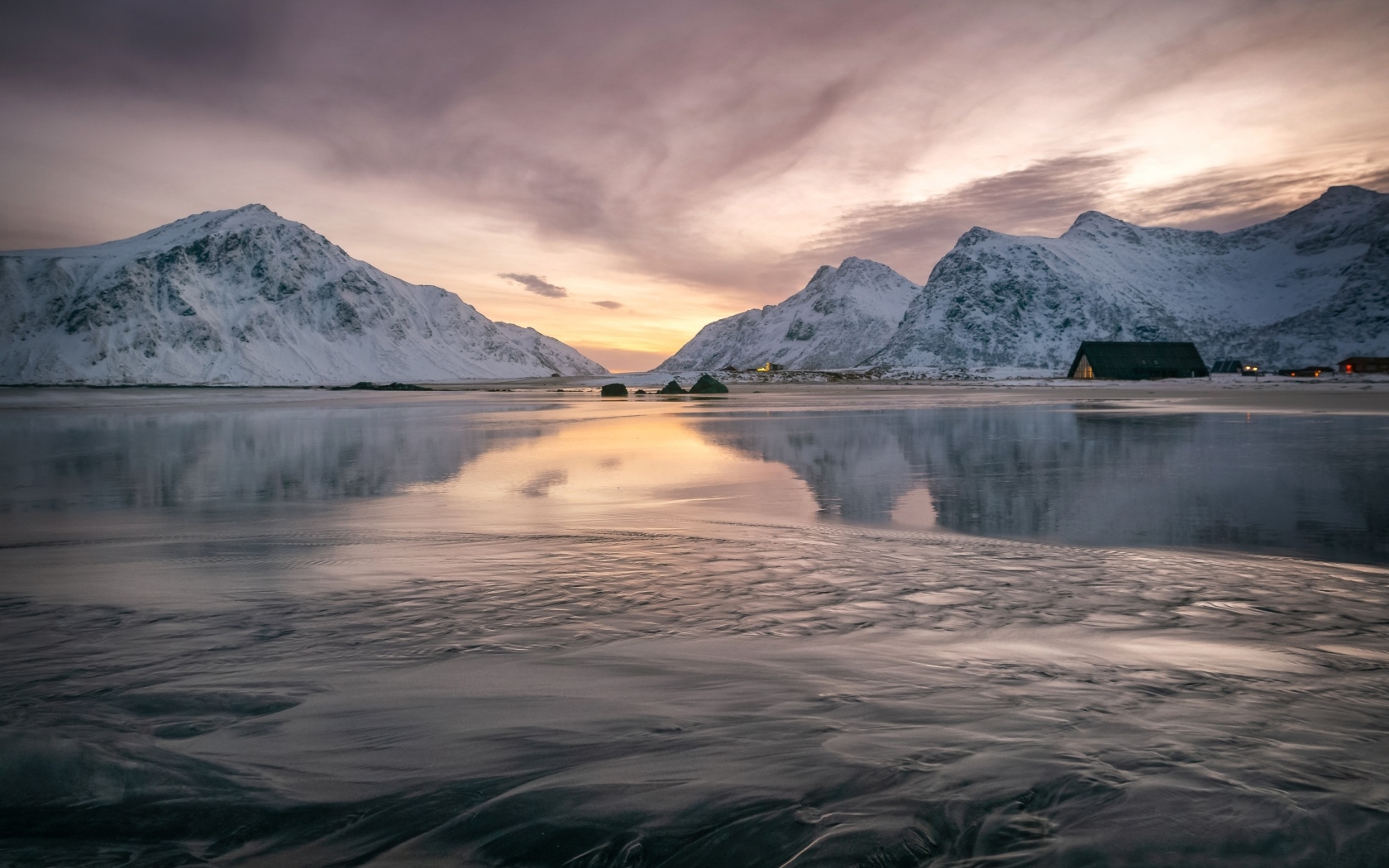 Красивый вид на горы на рассвете, Лофотенские острова
