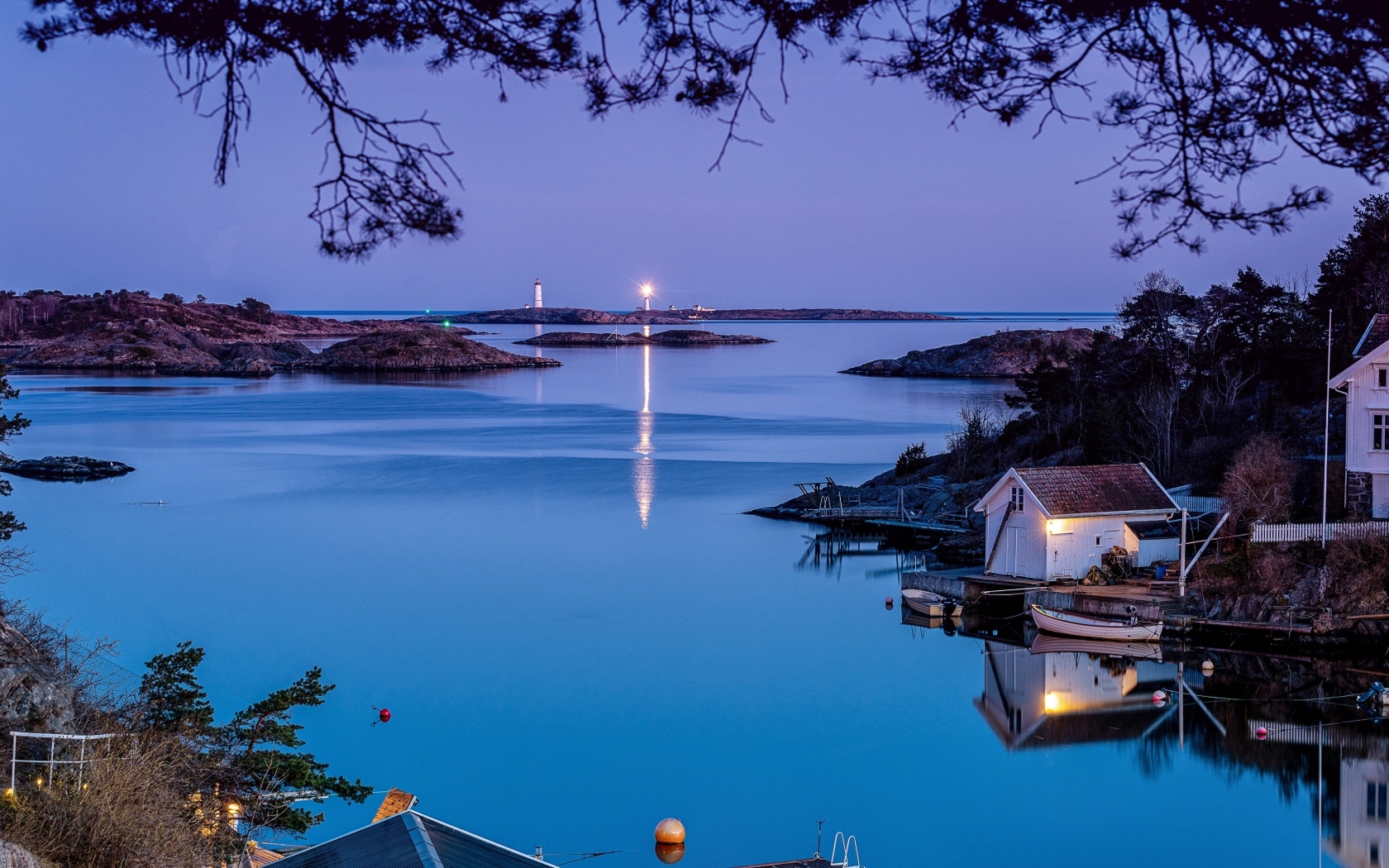 Красивый вид на фьорд вечером, Норвегия