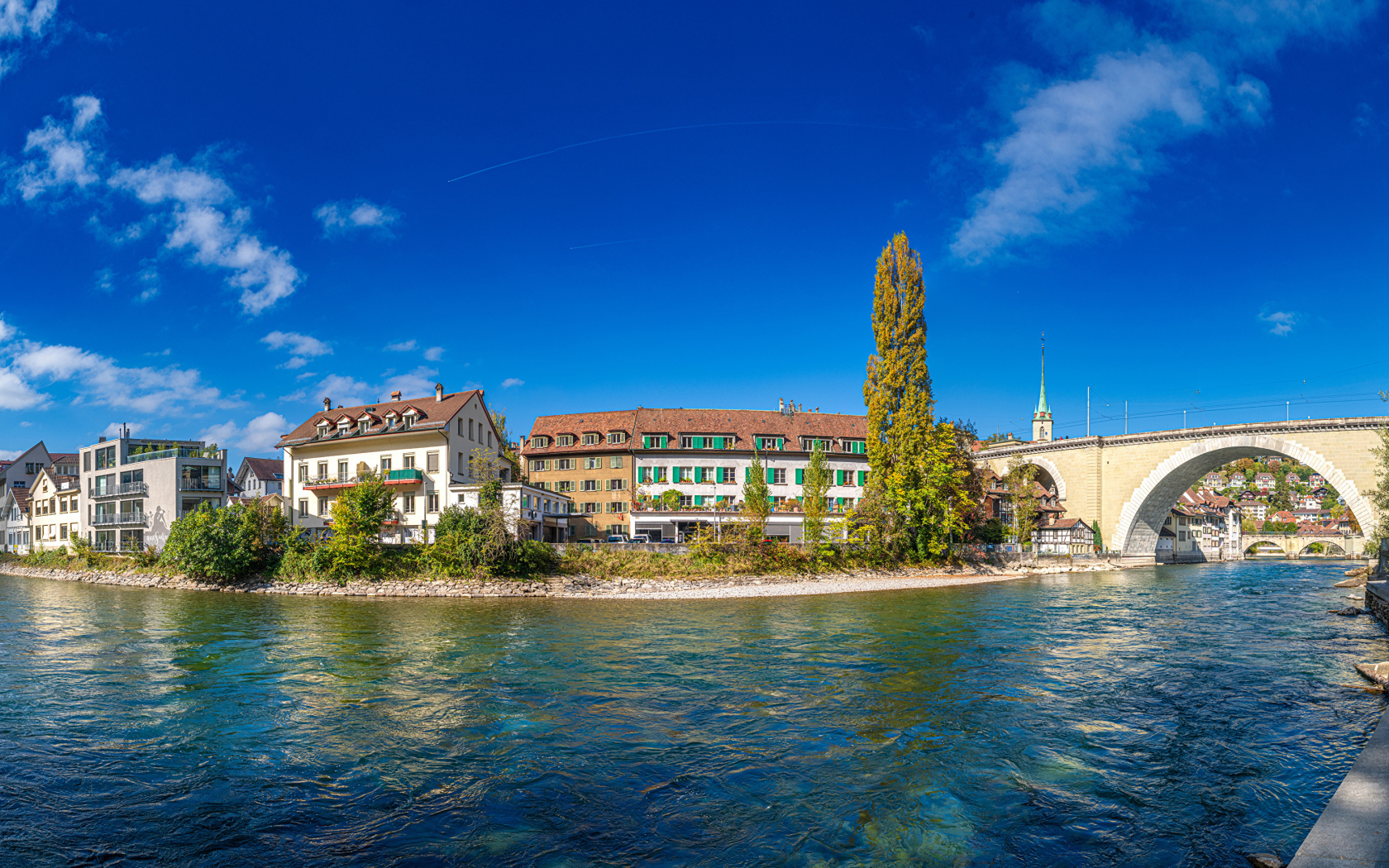 Река и дома в городе Берн, Швейцария