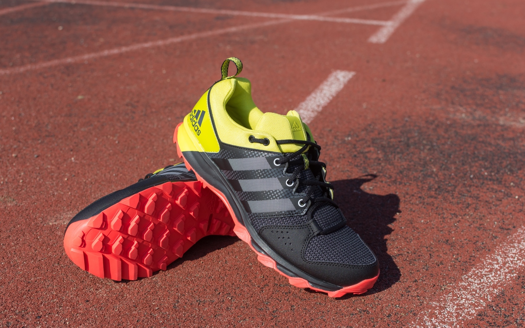 Спортивные кроссовки адидас 