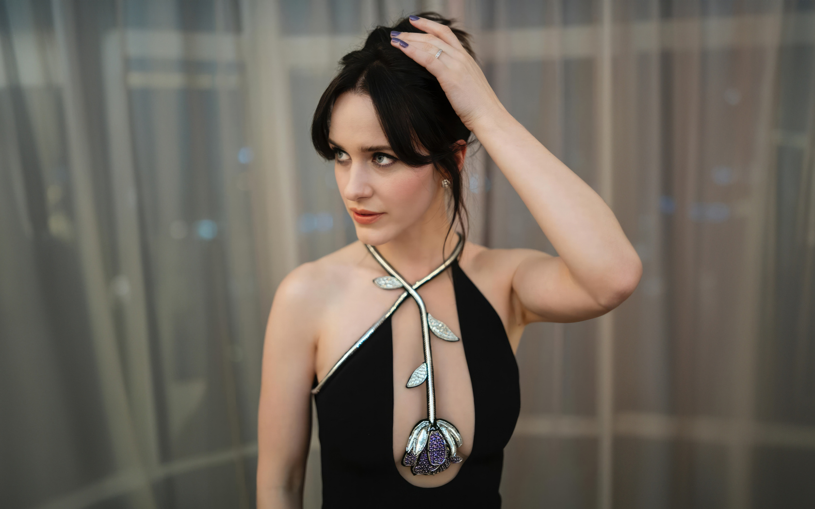 Красивое платье актрисы Рэйчел Броснахэн