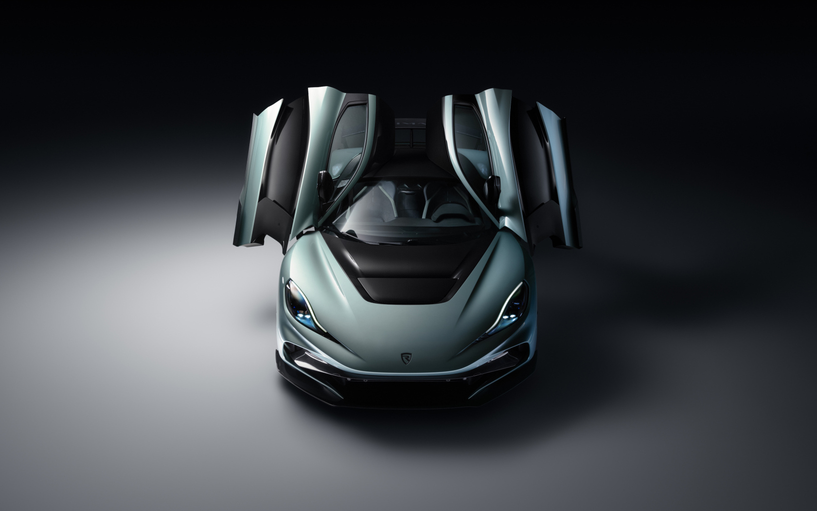 Автомобиль Rimac Nevera R 2024 года на сером фоне