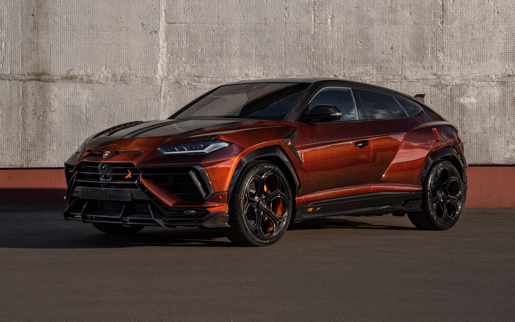 Автомобиль Lamborghini Urus REvo Stealth Edition 2024 года вид спереди