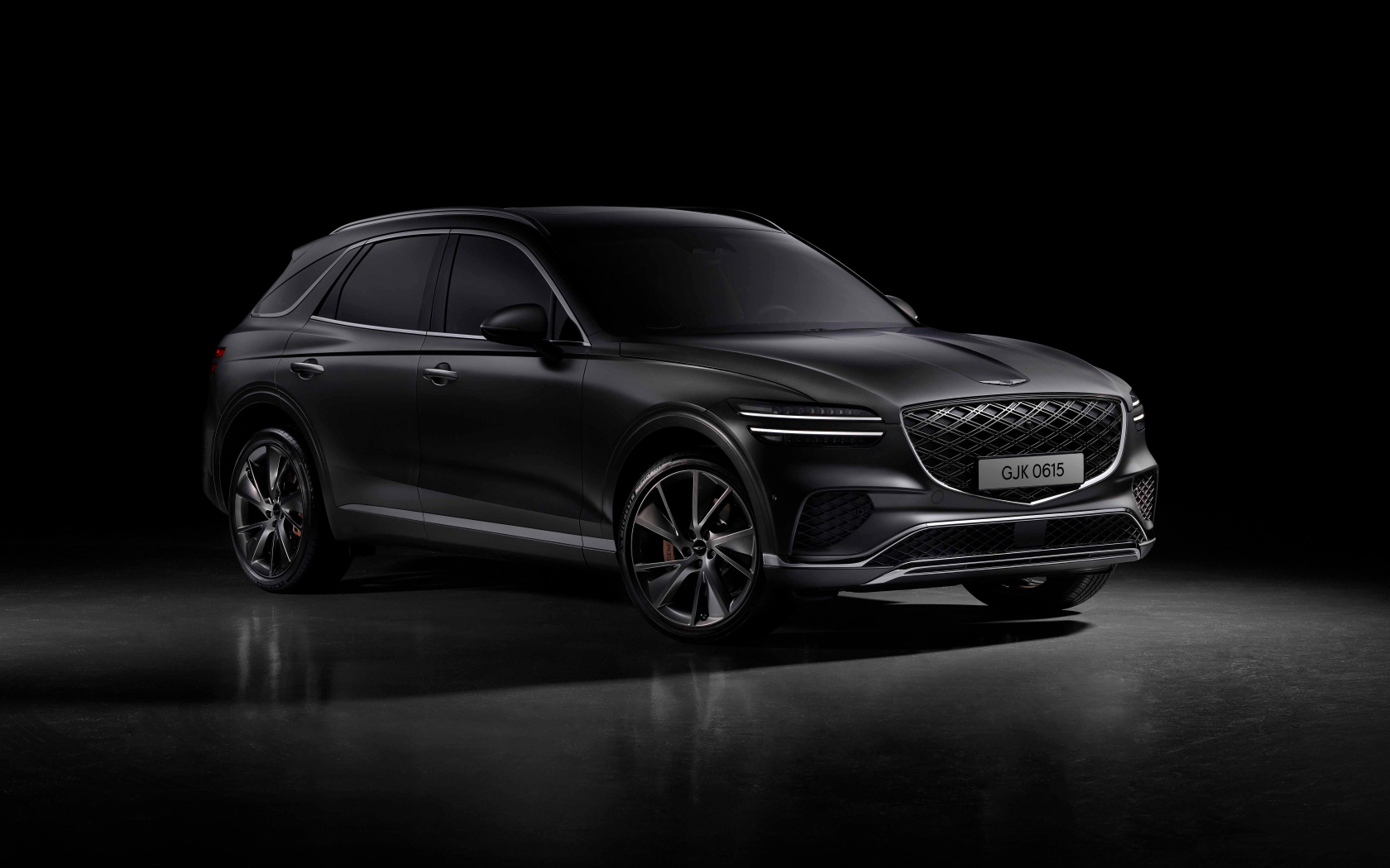 Автомобиль Genesis GV70 2024 года на черном фоне