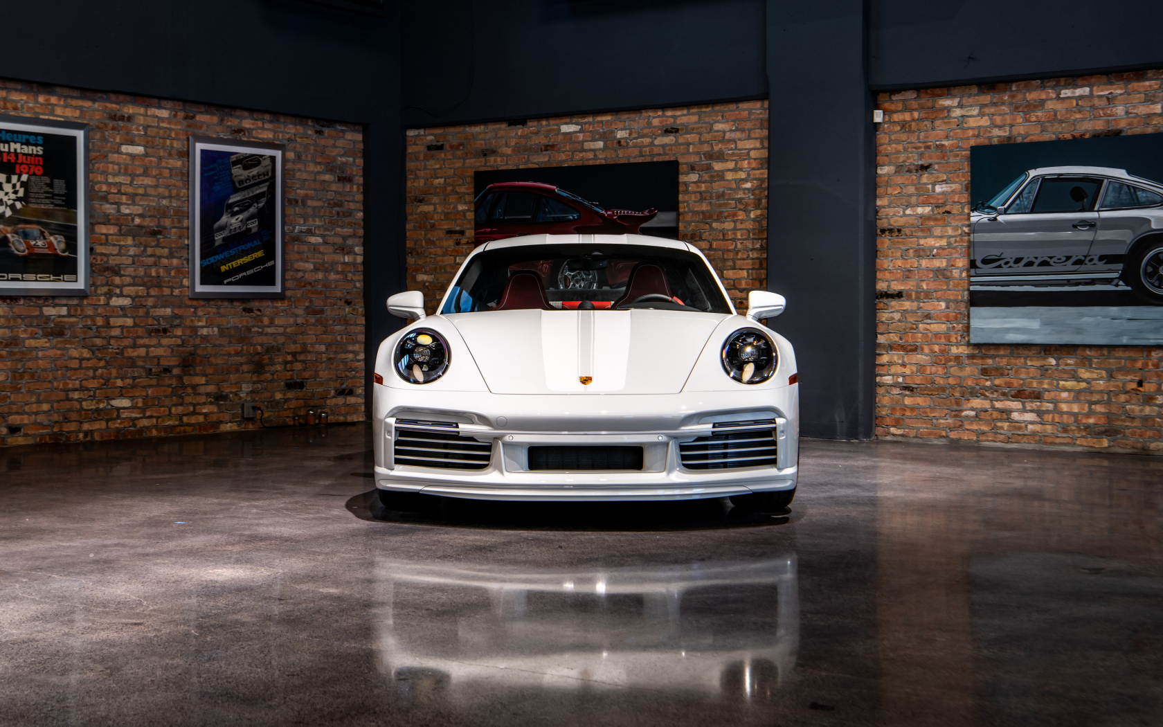 Автомобиль Porsche 911 Sport Classic  вид спереди