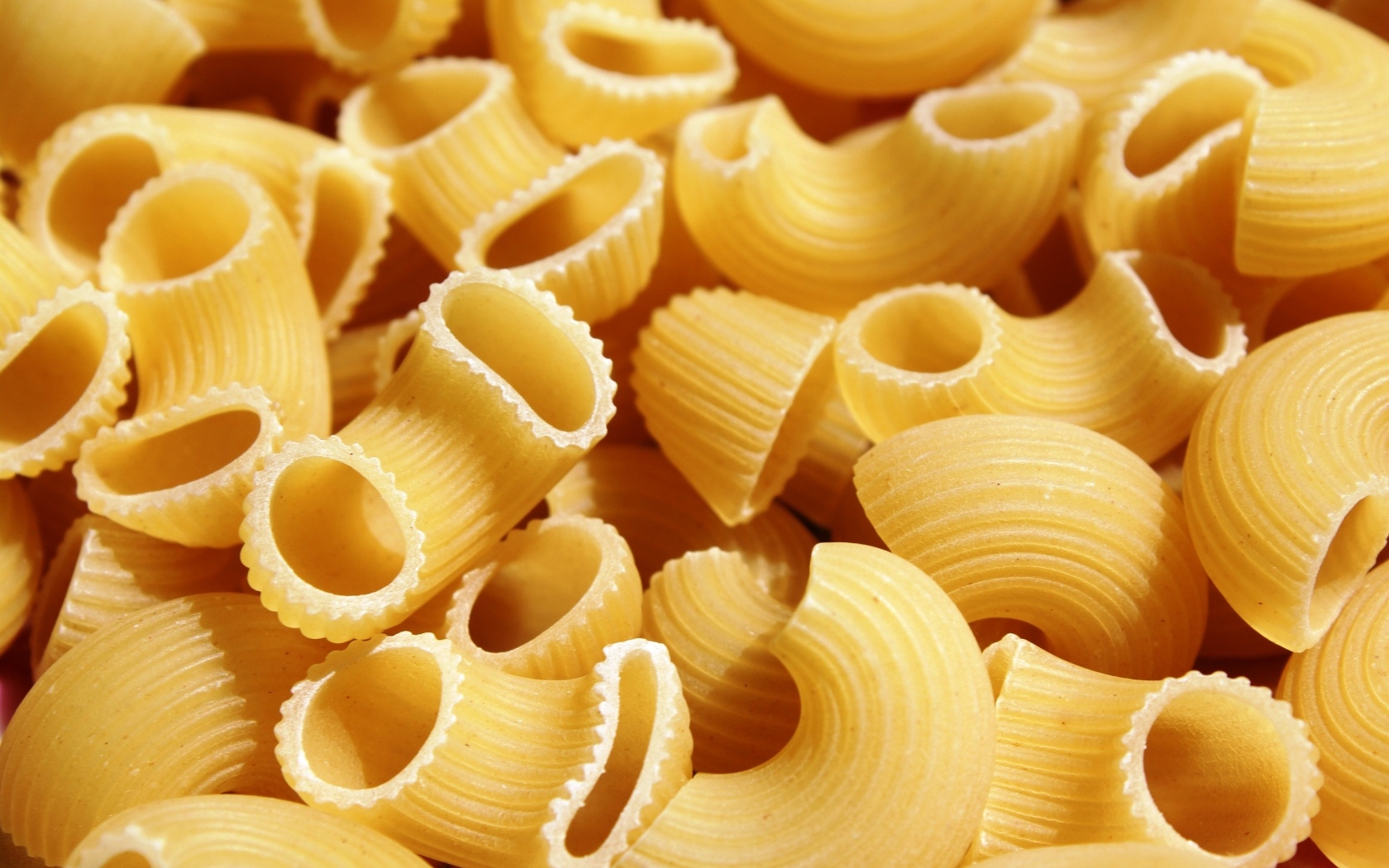 Большие макаронные изделия крупным планом