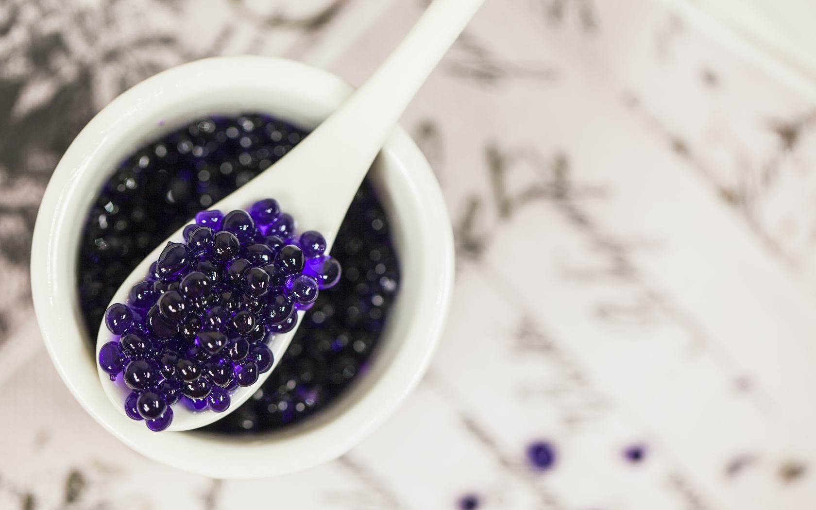 Лавандовая икра на ложке