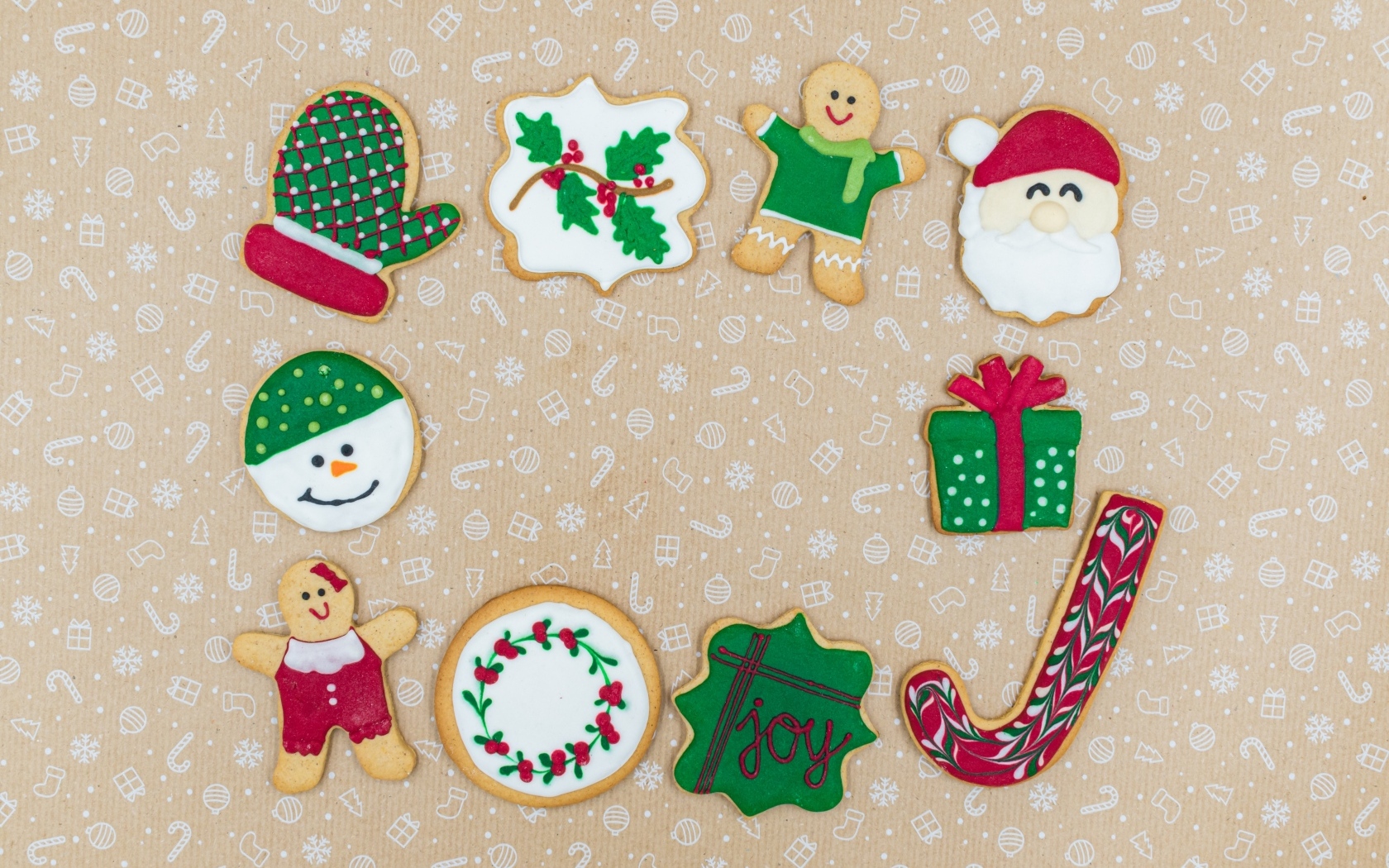 Новогоднее печенье на коричневом фоне