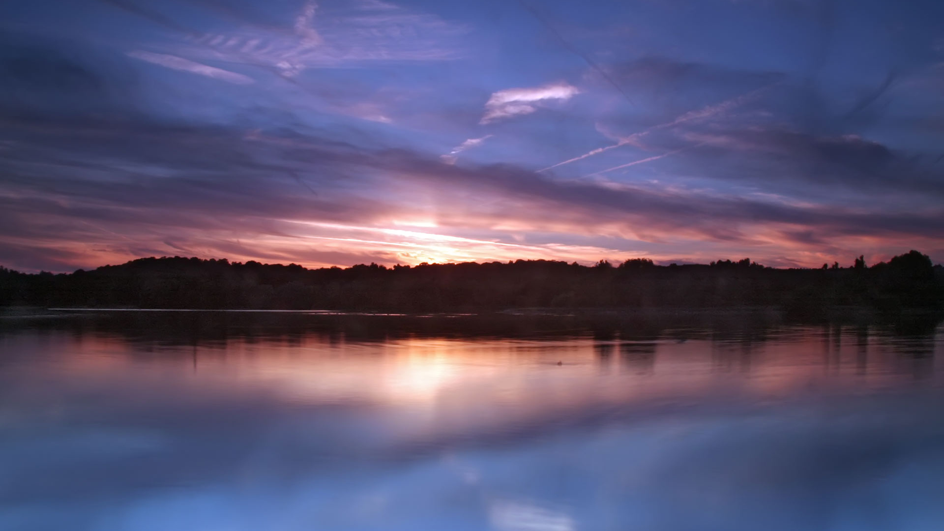 Озеро Still lake в сумраке