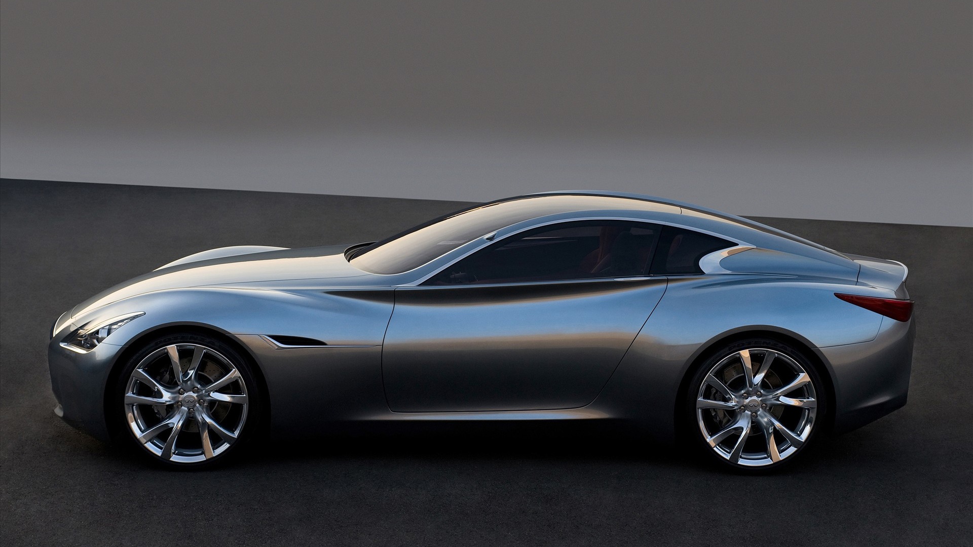 Красивый авто Infinity