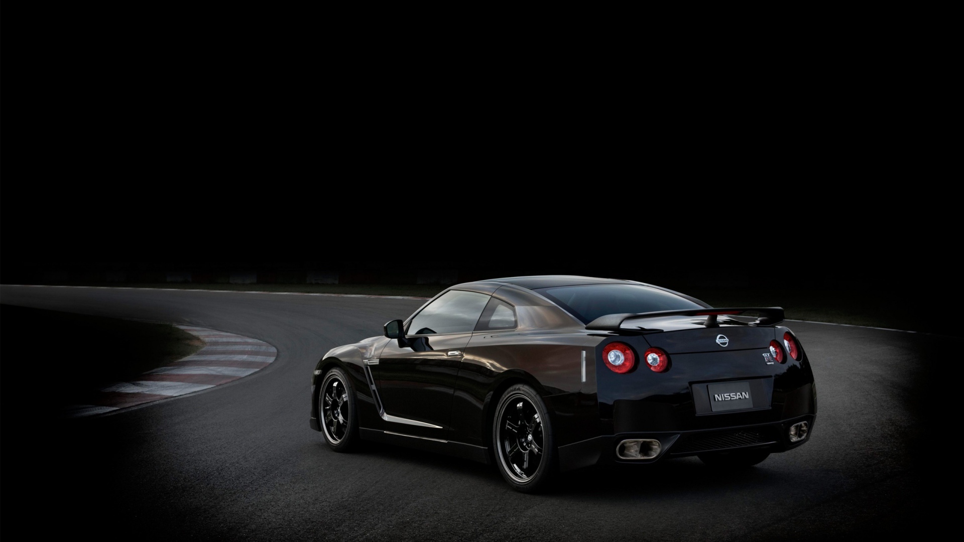 Черный Нисан