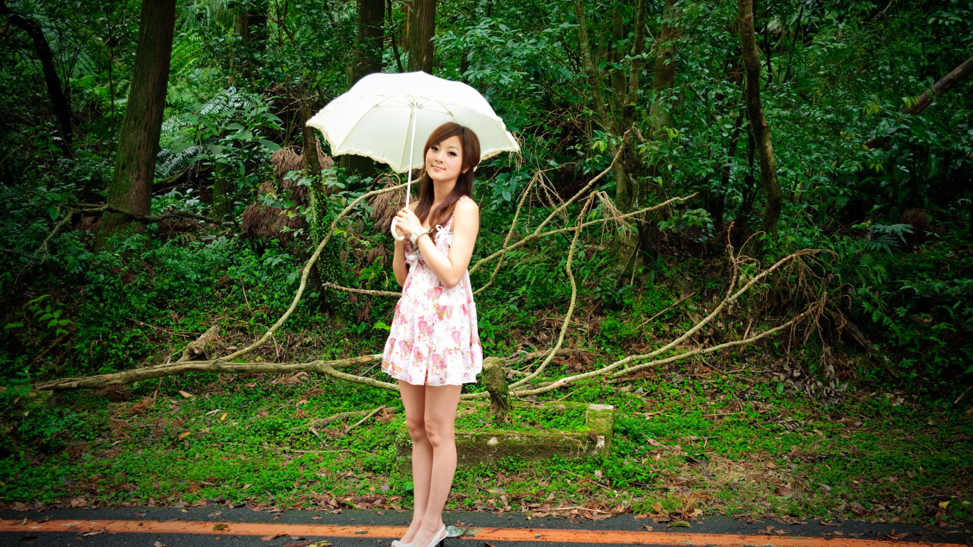 Девушка в лесу