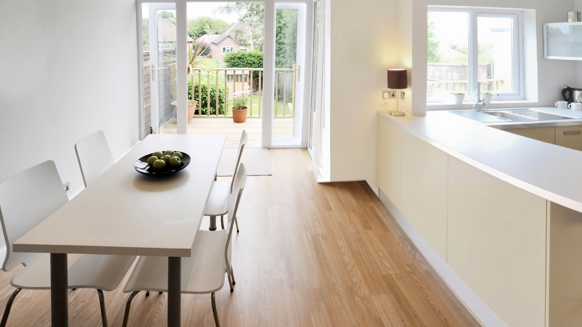 Кухня и столовая