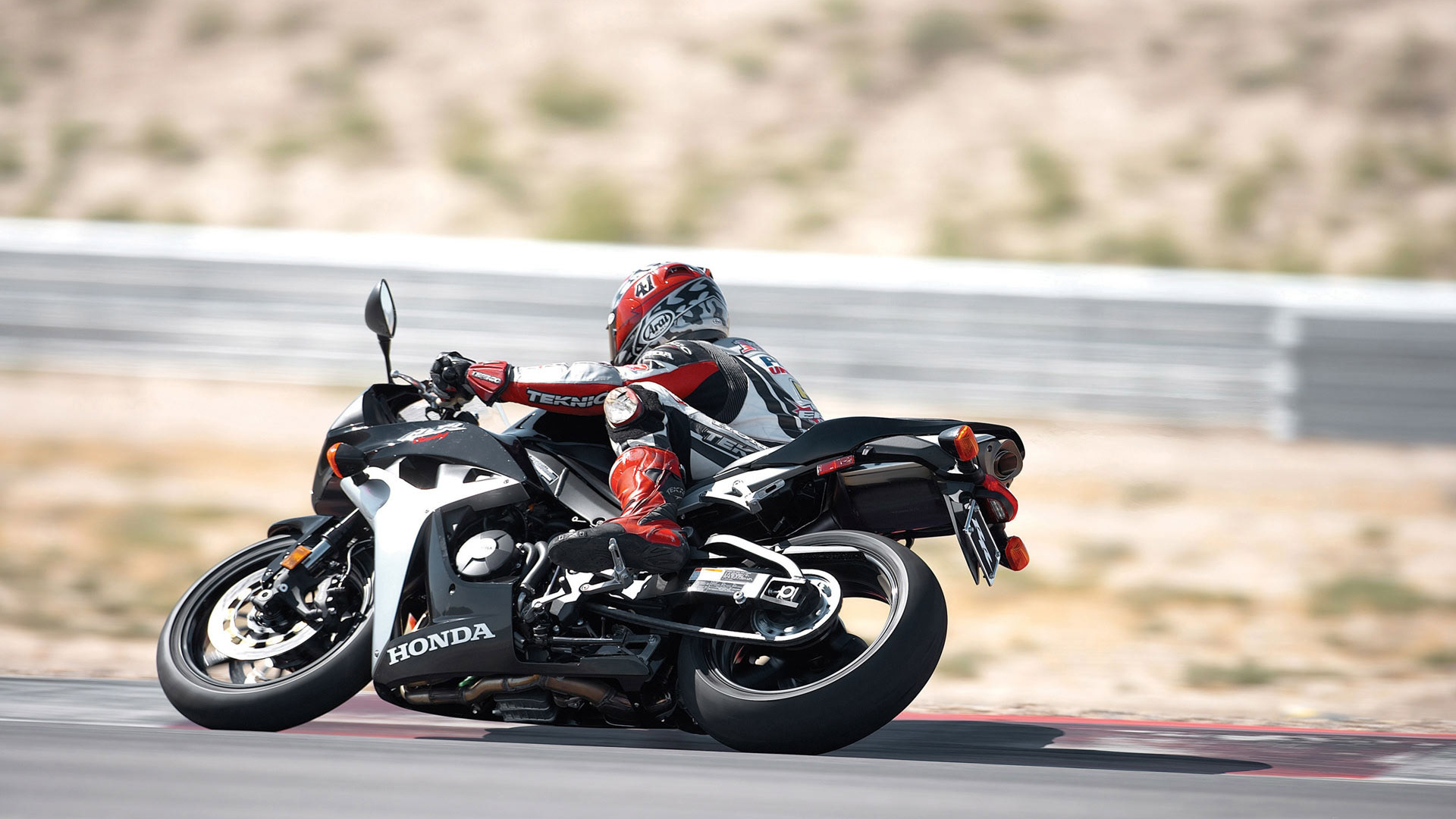 Пилот спортивного мотоцикла