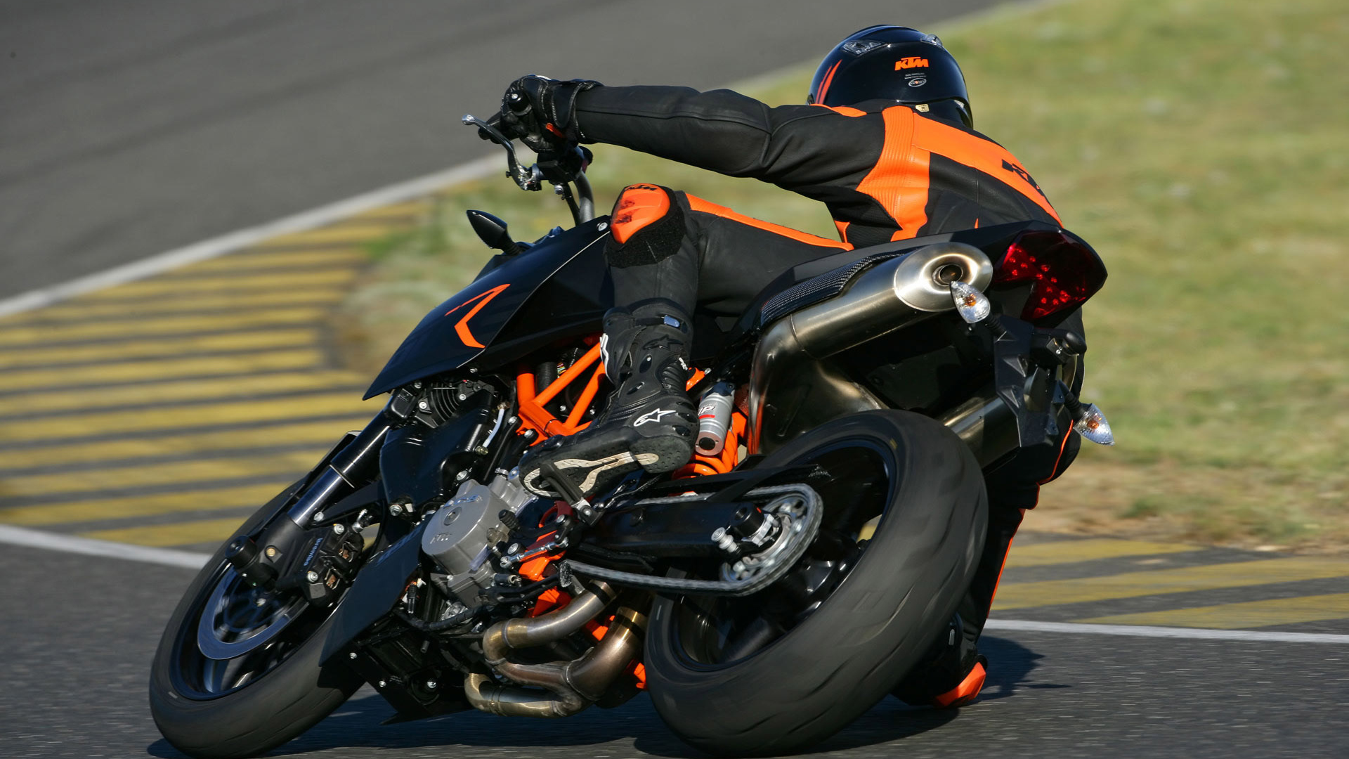 Гонщик на мотоцикле