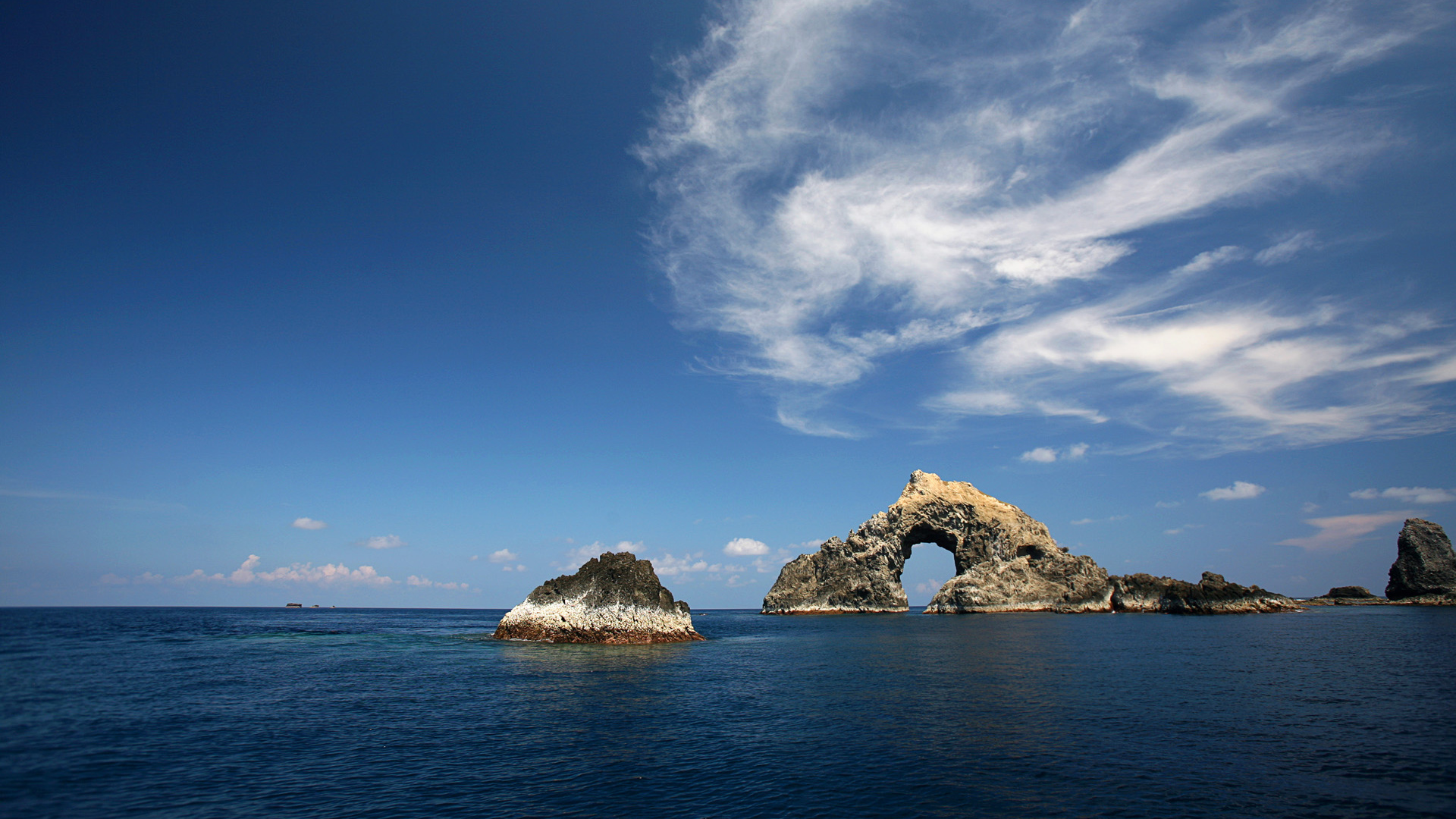 Рифы и скалы