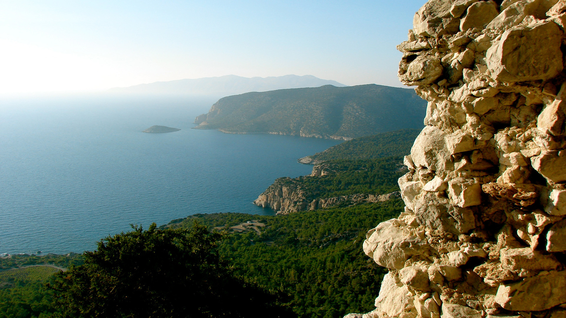 Красивый вид со скалы