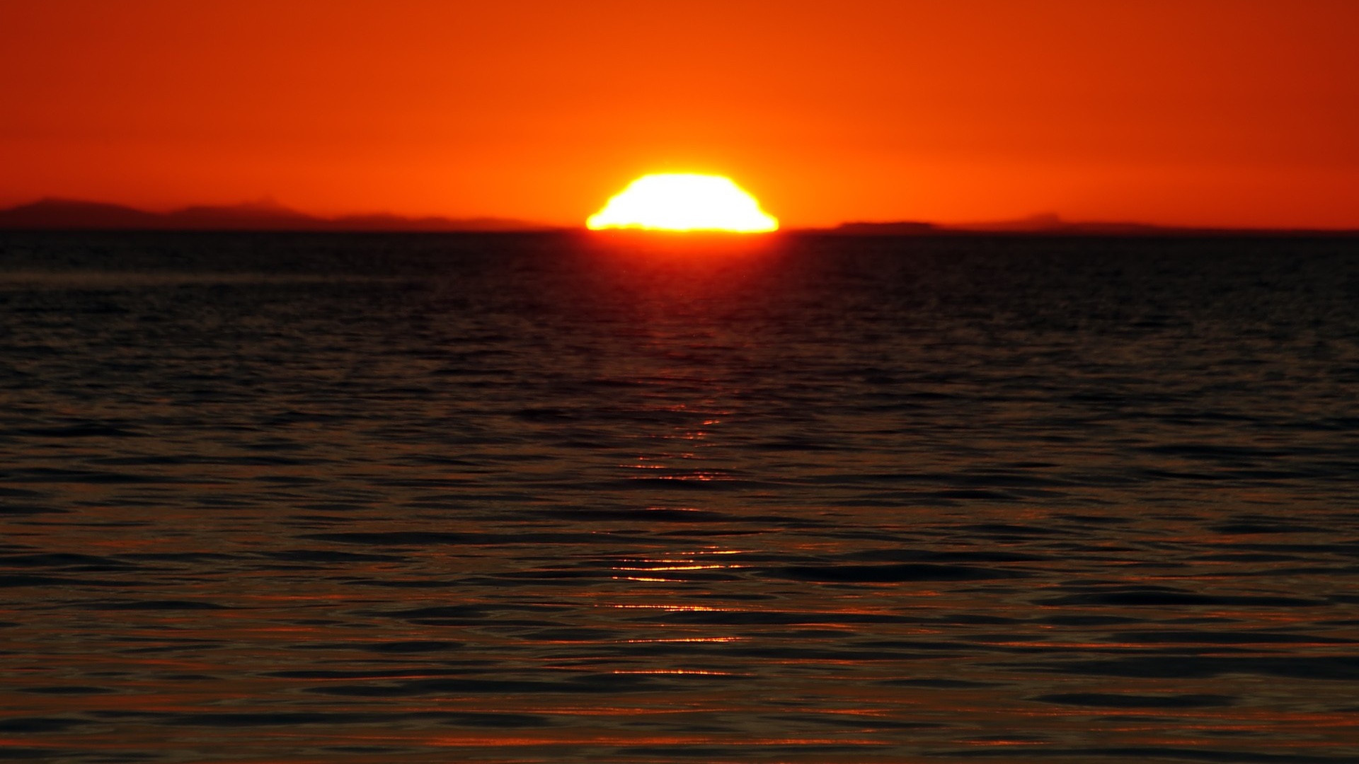 Большое солнце на закате