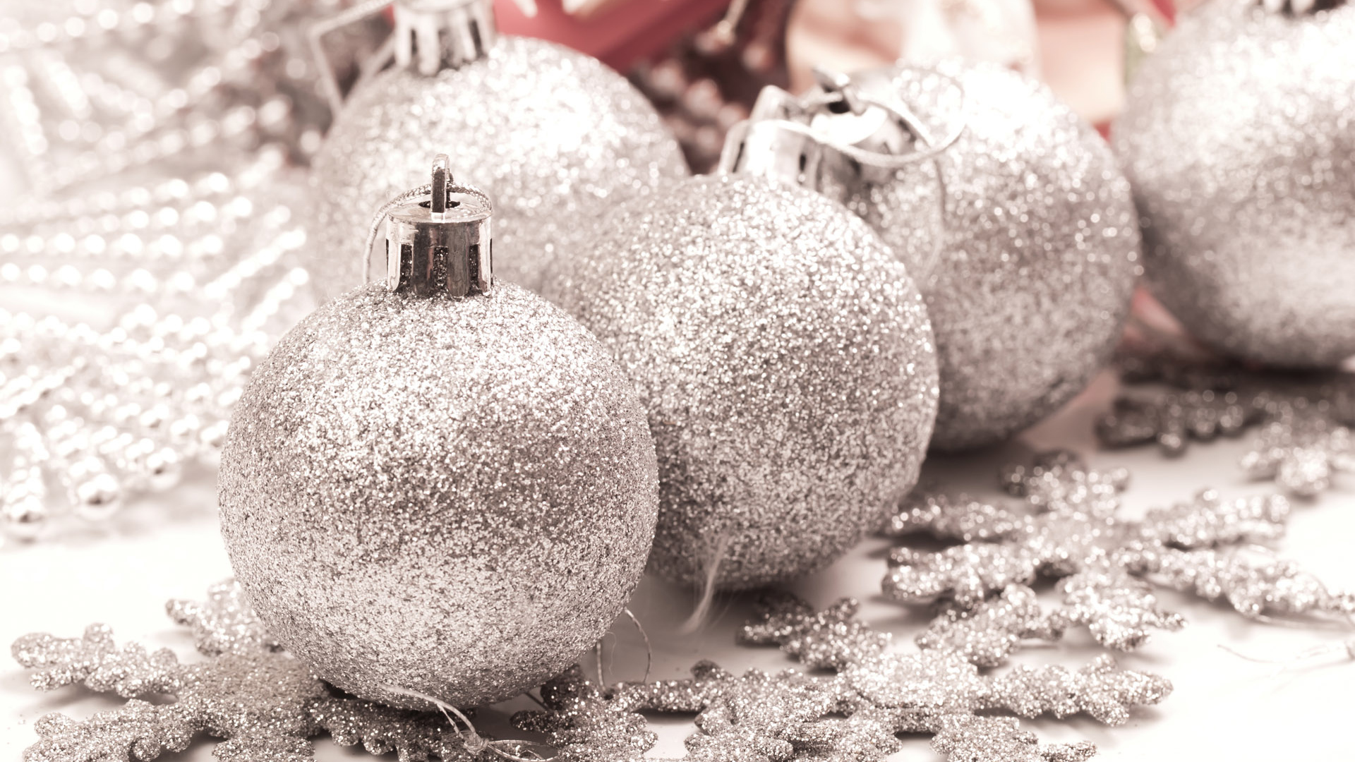 Серебряные шарики