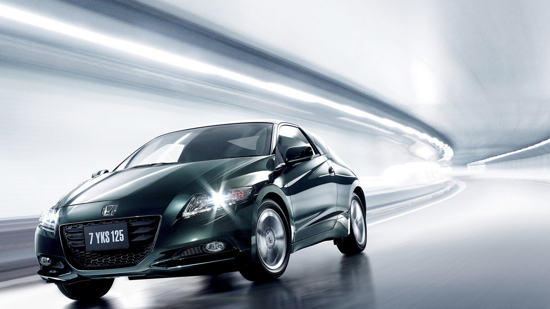 Honda CR-Z в туннеле