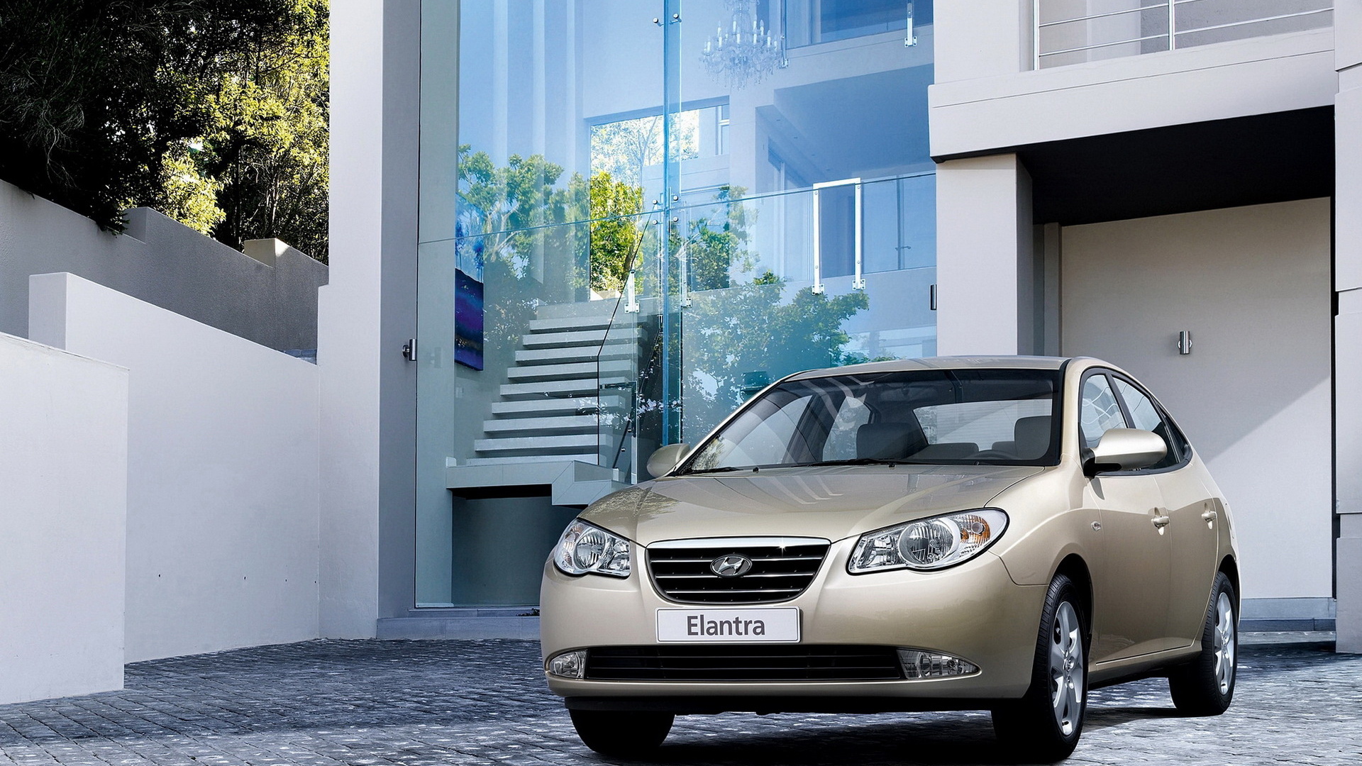 Хендай Элантра во дворе