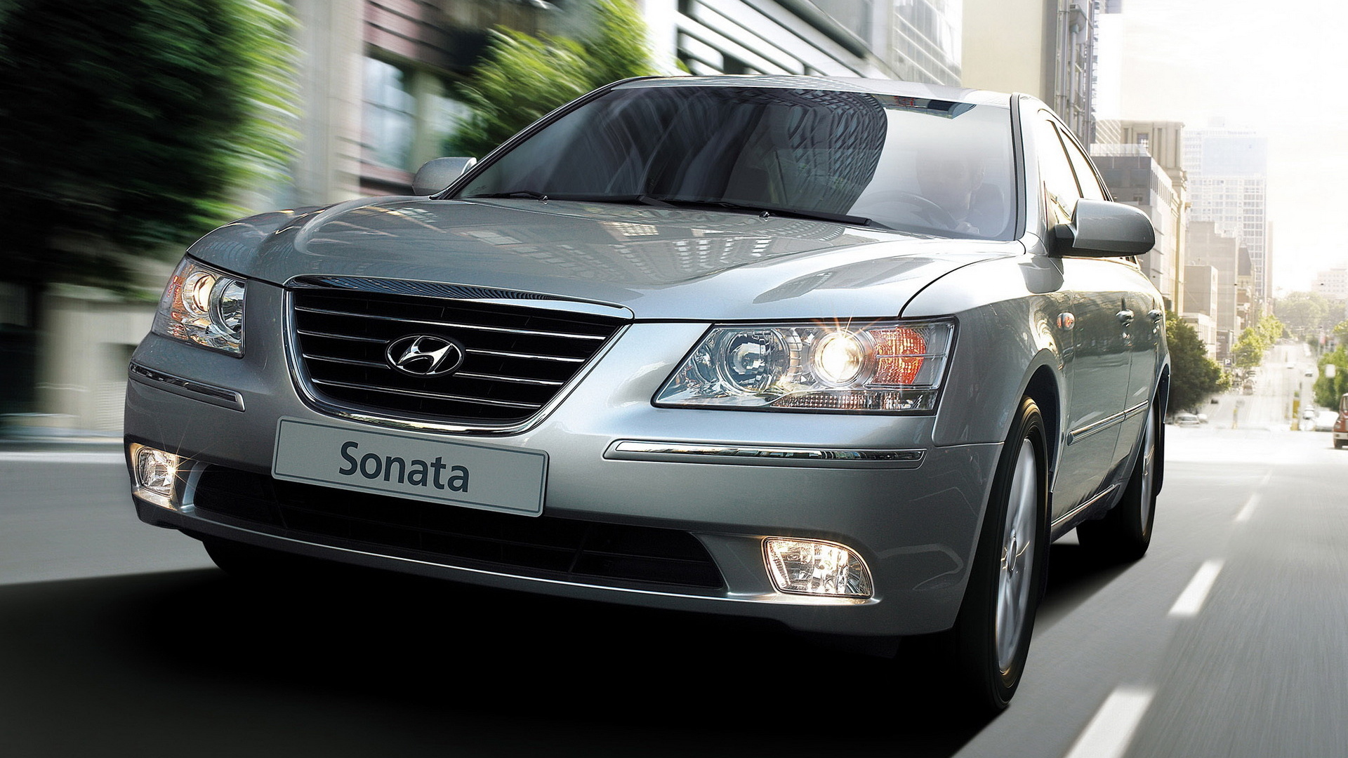 Хендай Соната 5 серии в движении