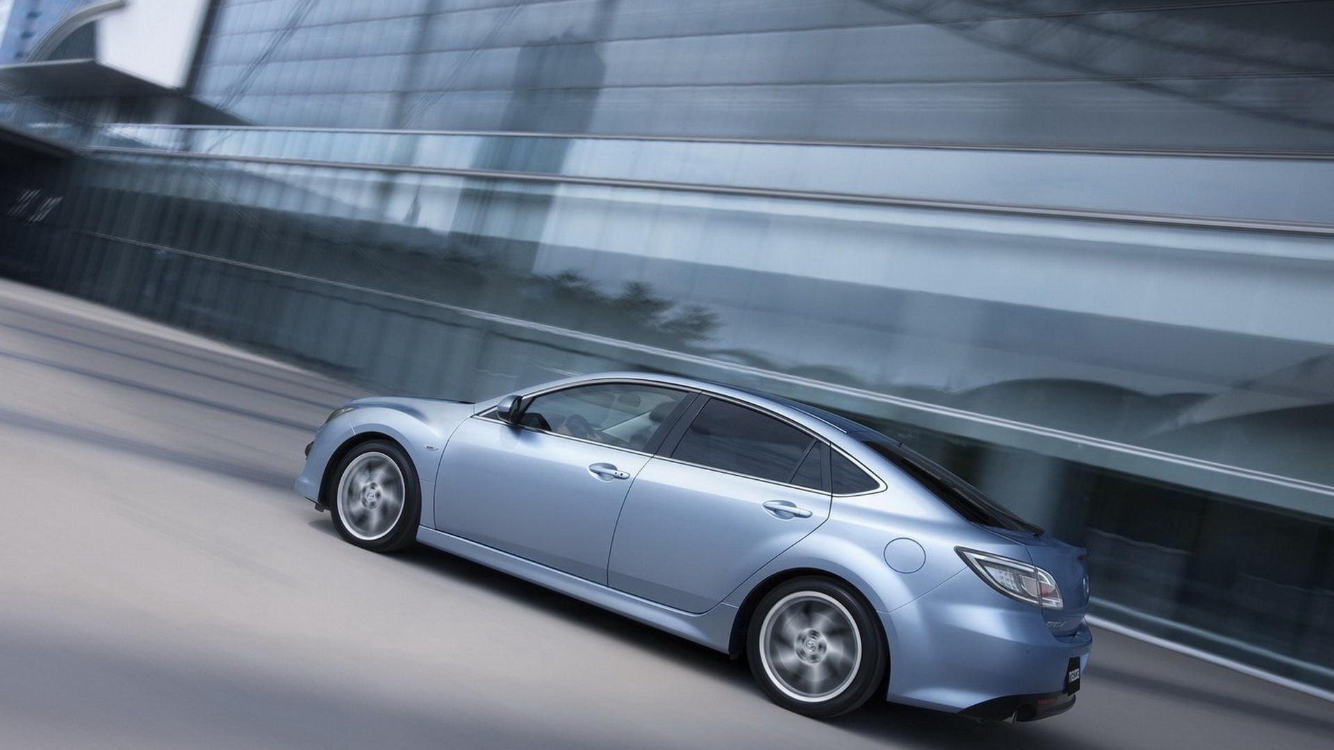 Мазда 6 в большом городе