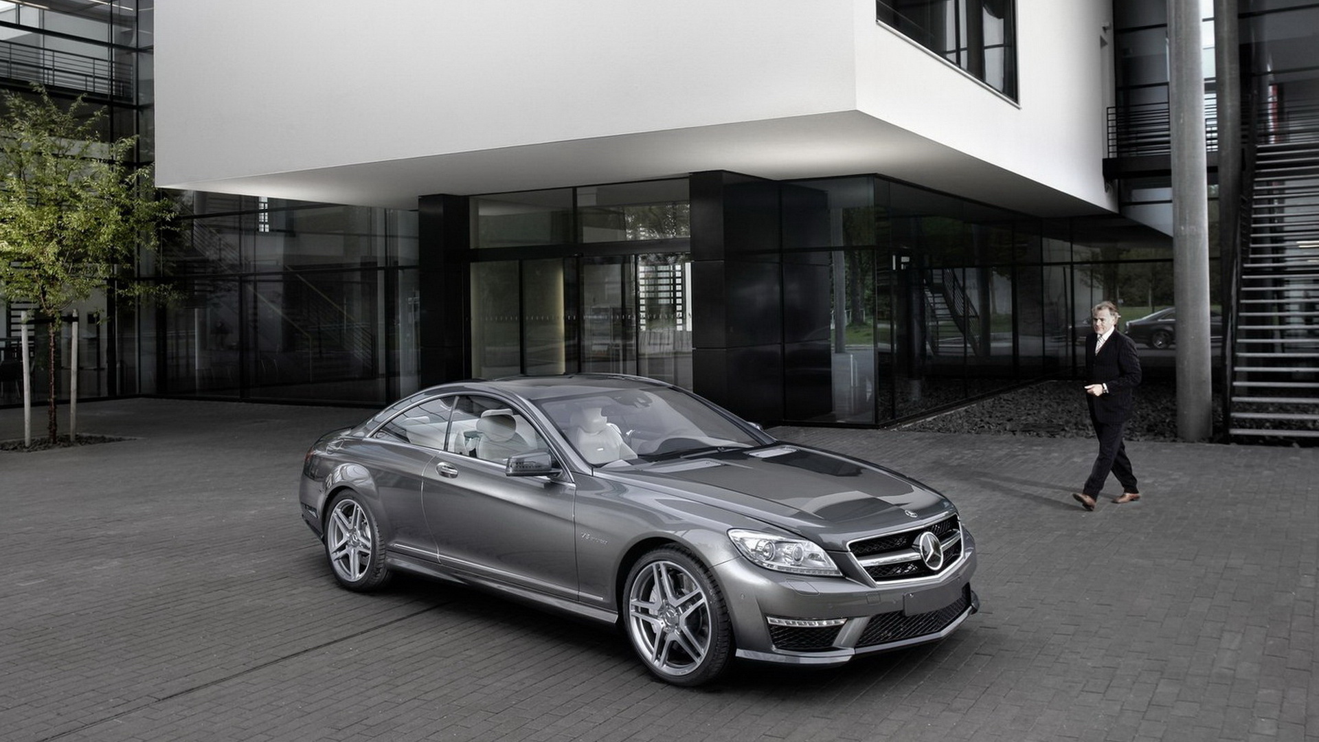 Инновационные технологии Мерседес Бенц CL63 AMG