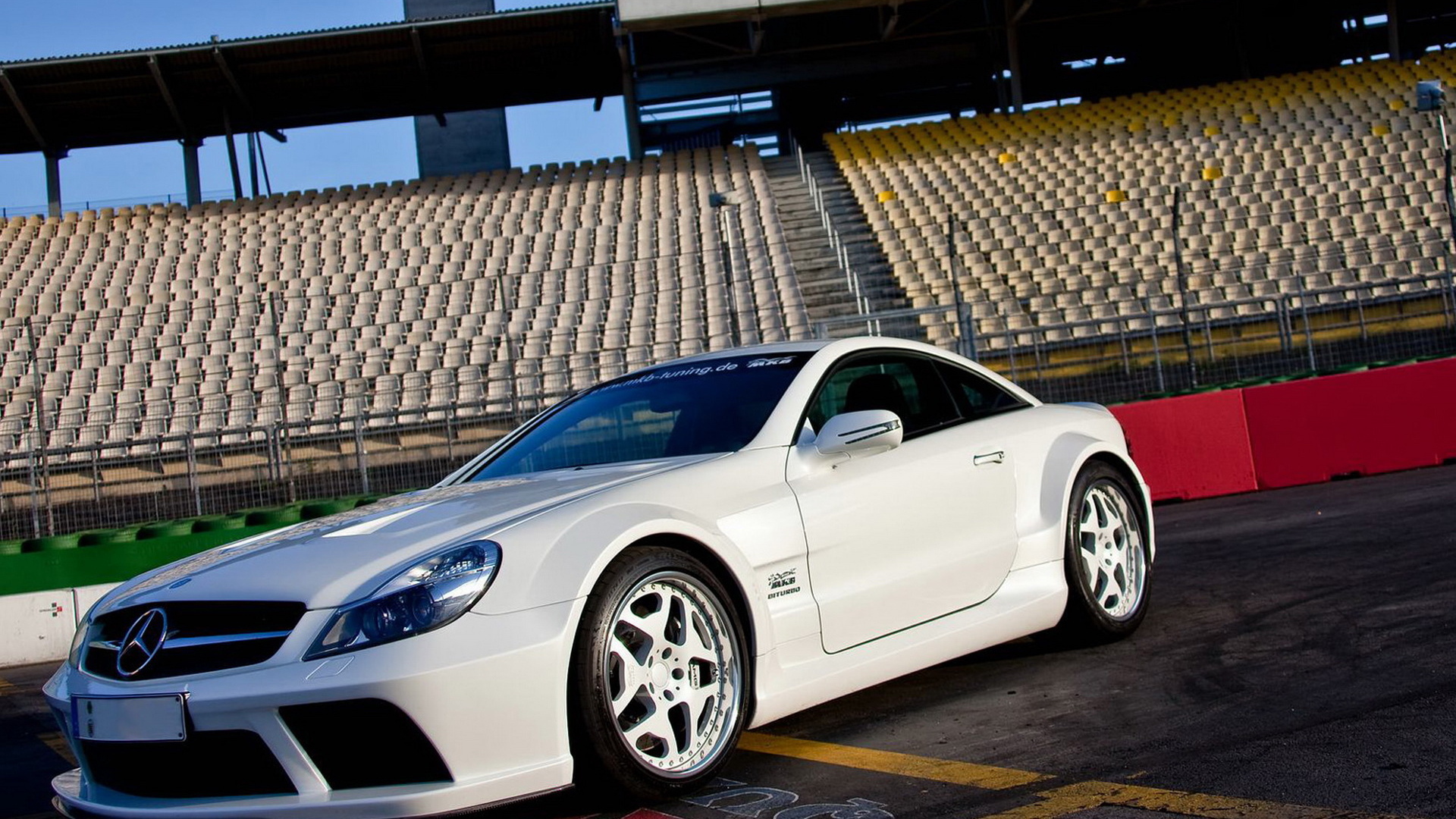 New Mercedes-Benz-SL-65-AMG