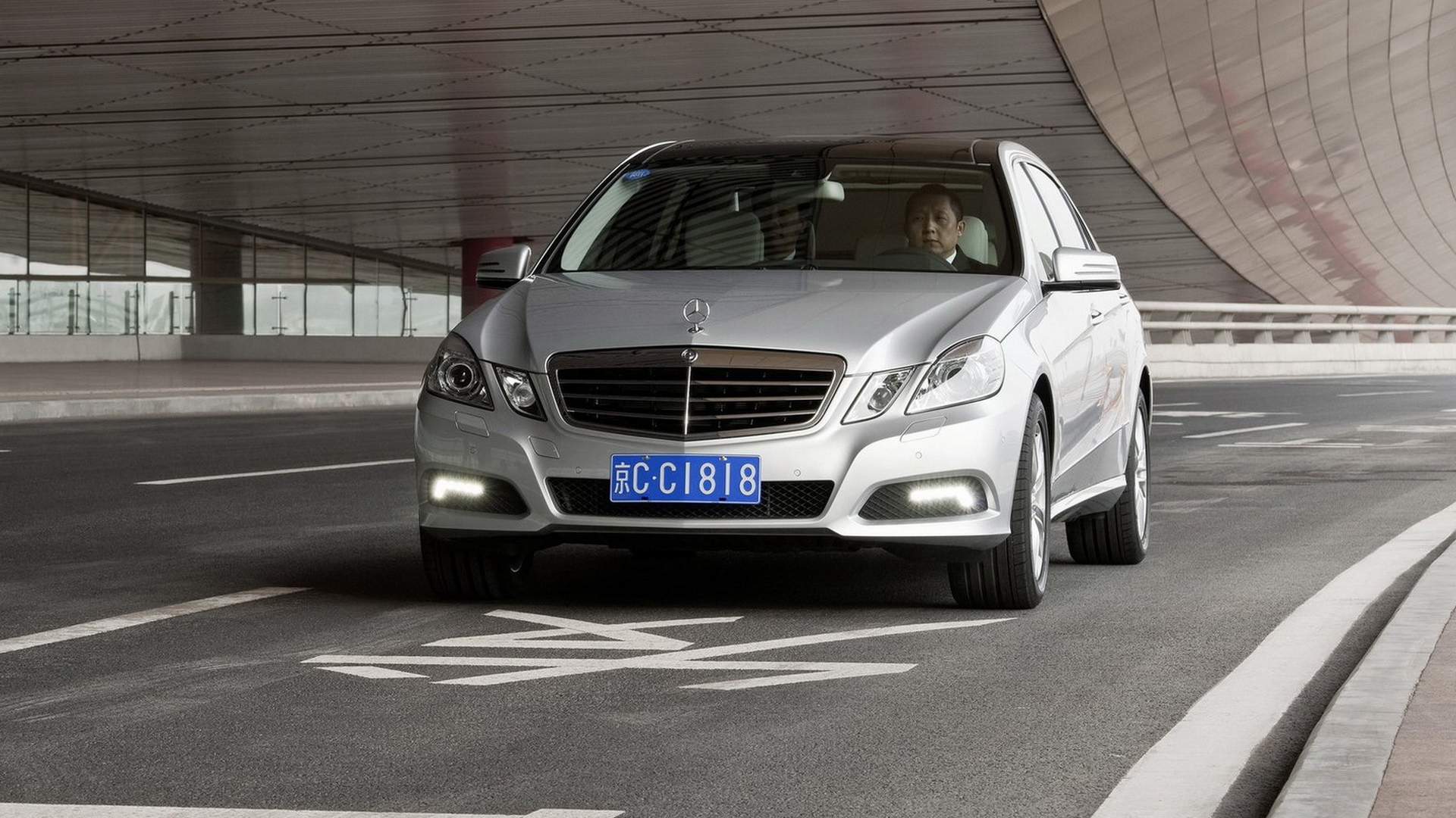 Mercedes-Benz-E-Class L 2011