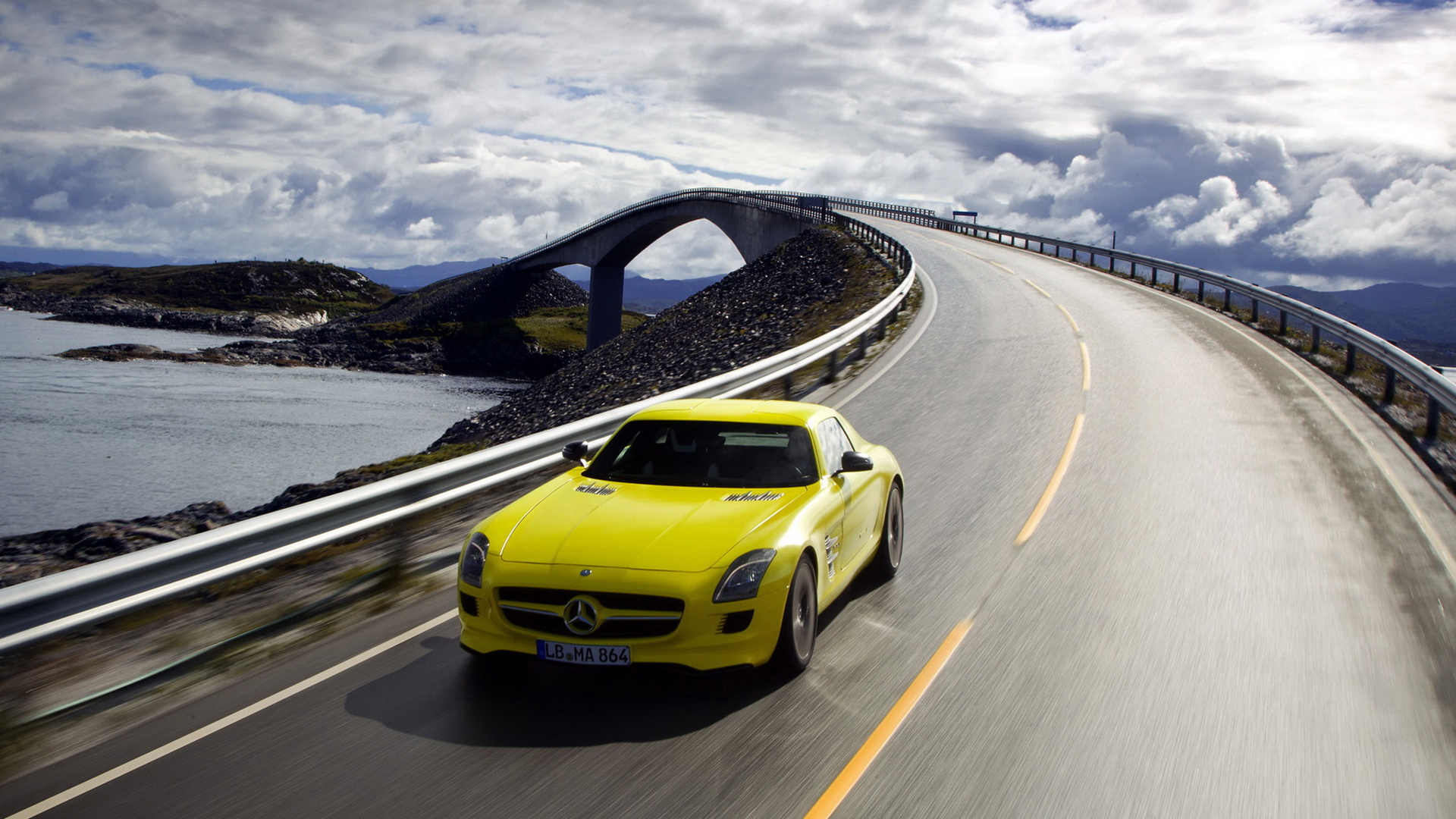 Мерседес Бенц SLS AMG