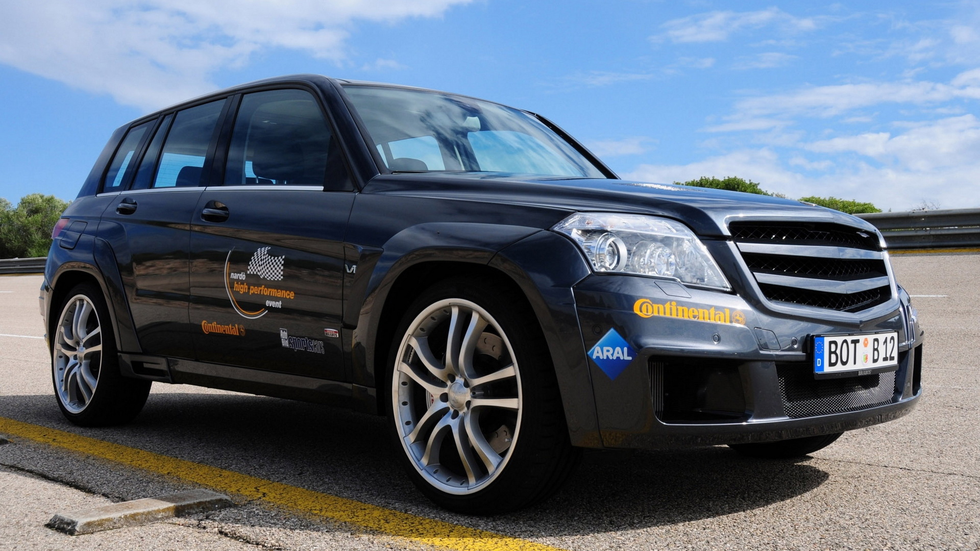 Brabus Mercedes-Benz GLK V12