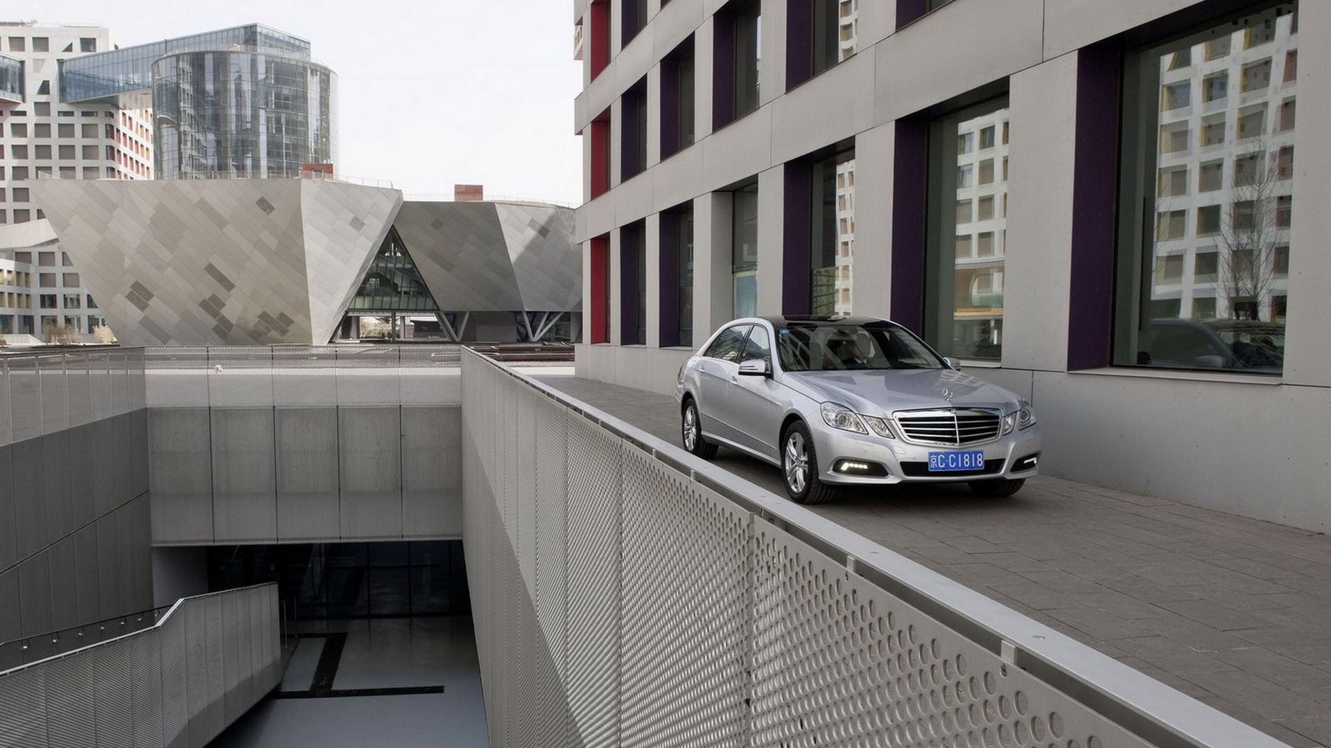 Мерседес Бенц Е класс. Прогулка по китаю