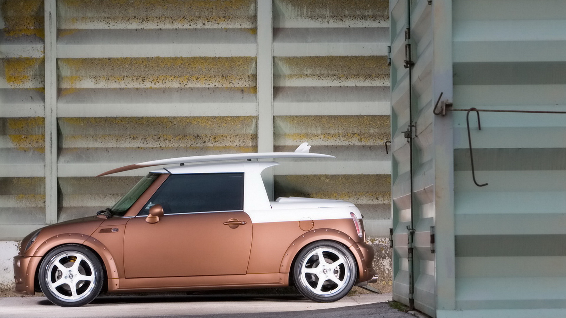 Parotech Pioneer Mini среди контейнеров