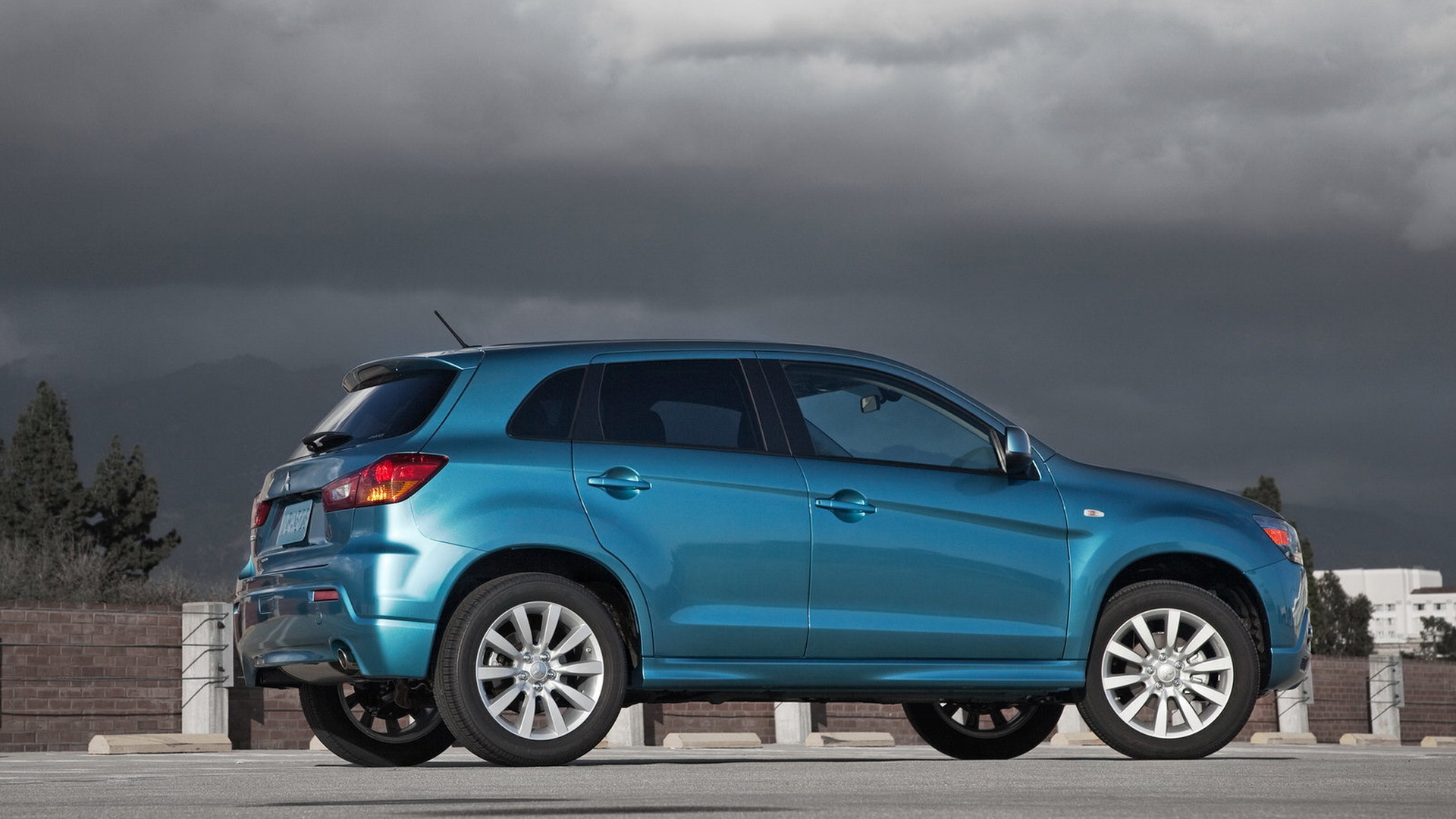 Митсубиши CUV