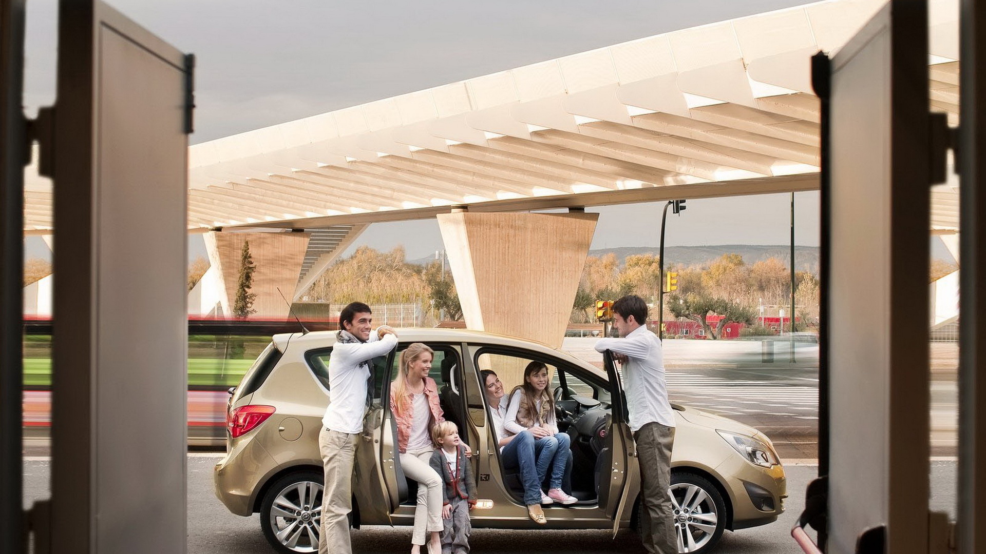 Опель Мерива открывая все двери