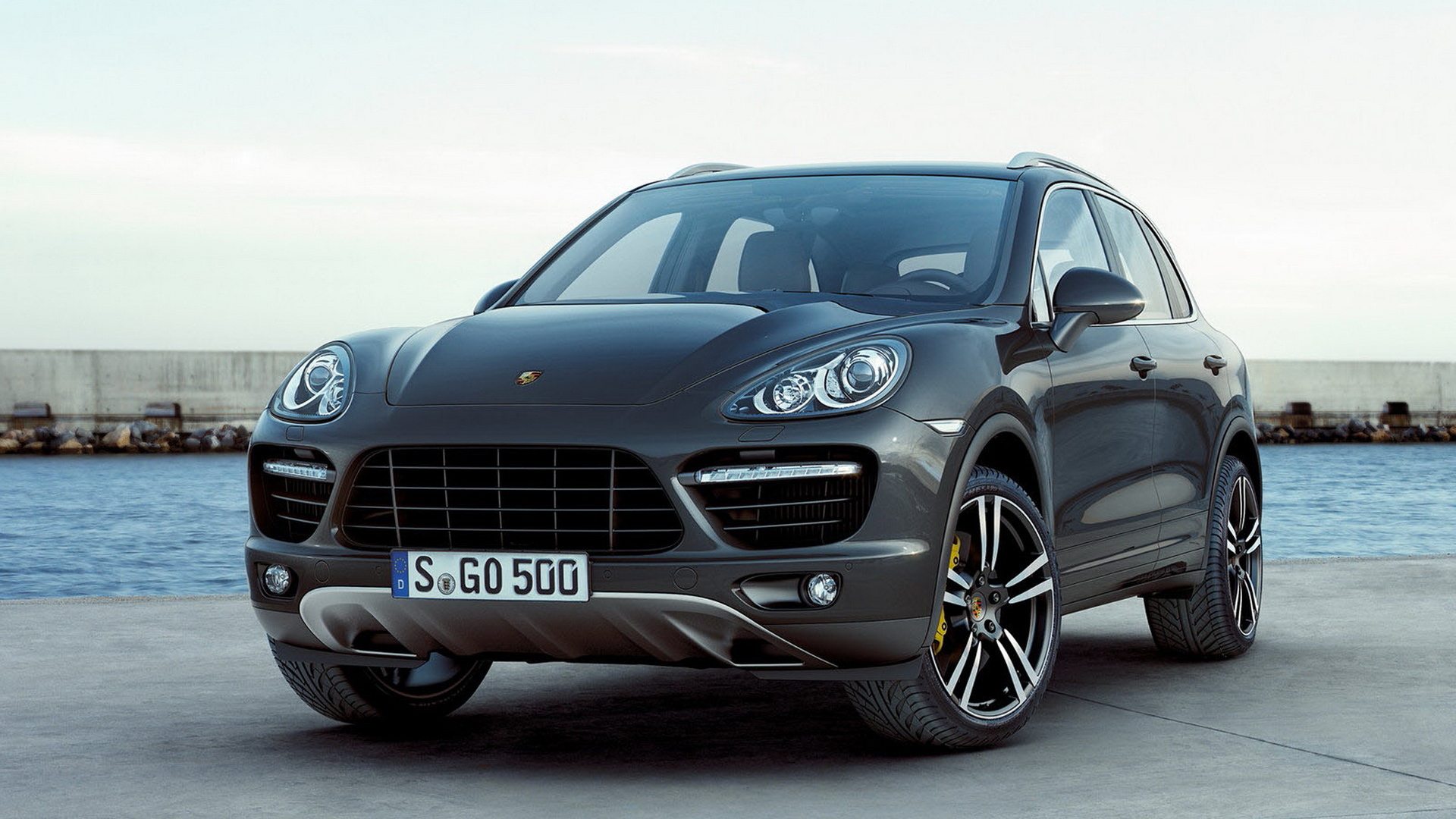 Порше Кайен на пристани