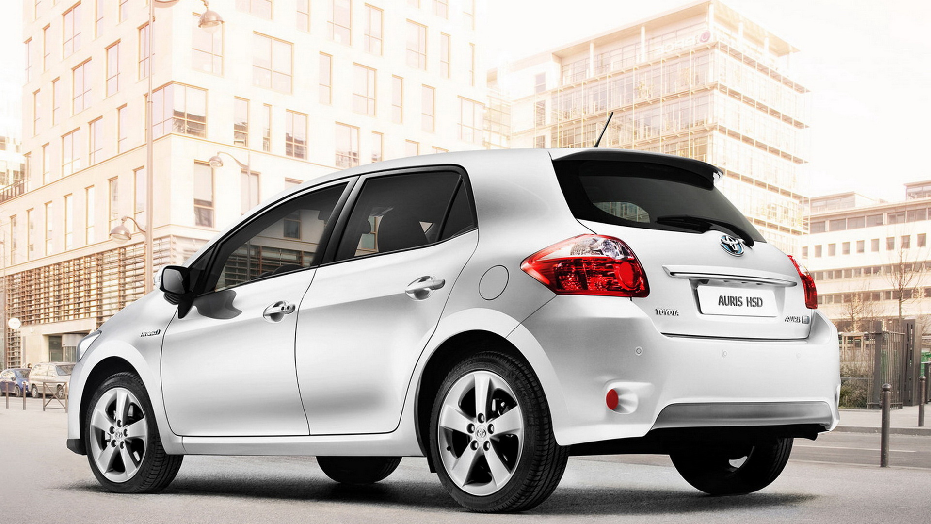 Тойота Аурис свой в городе