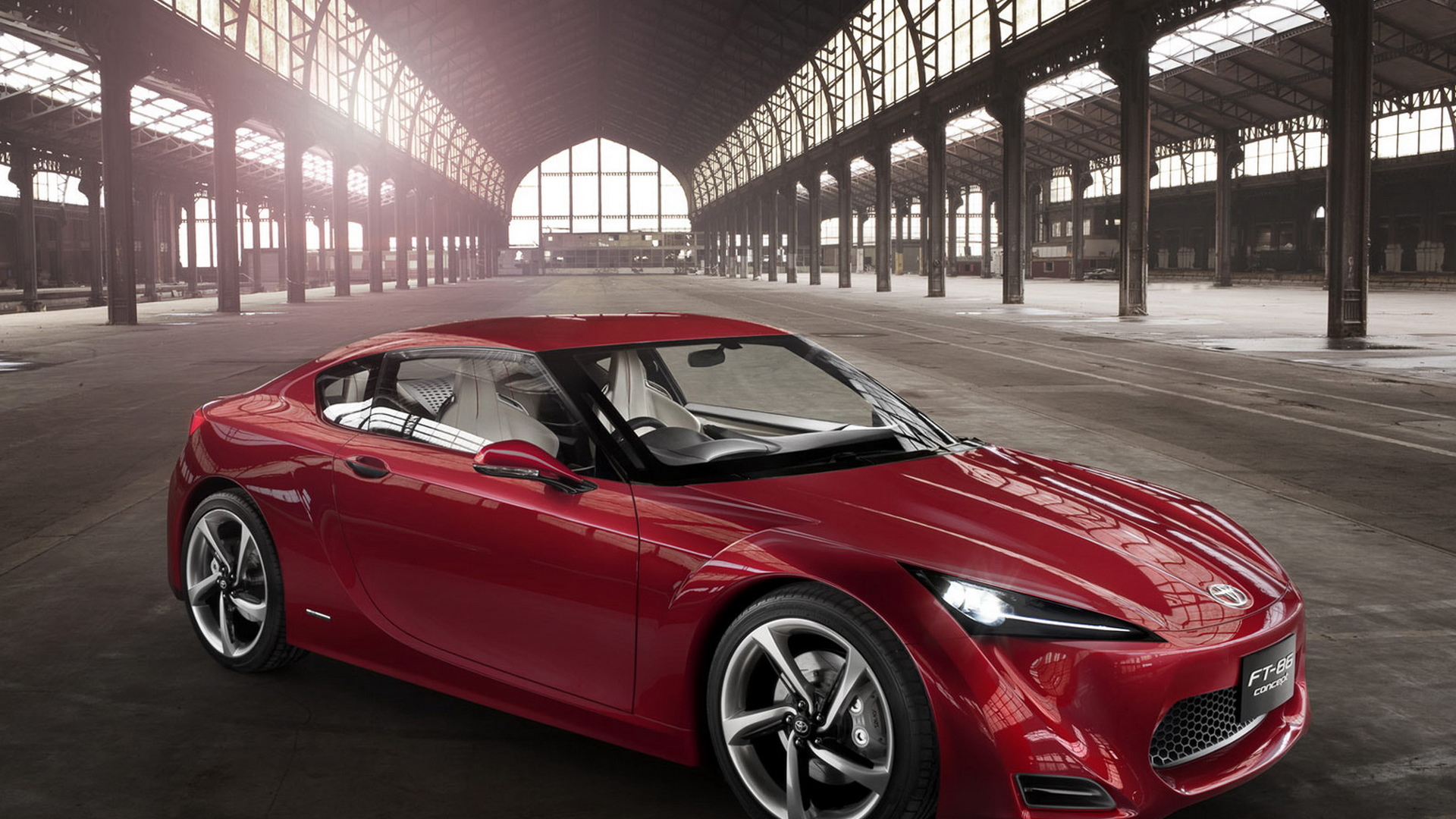 Toyota FT-86 на вокзале