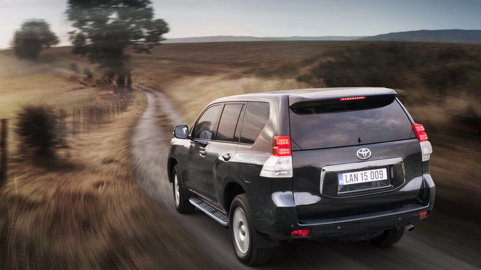 Тойота Ленд Крузер  уходя в даль